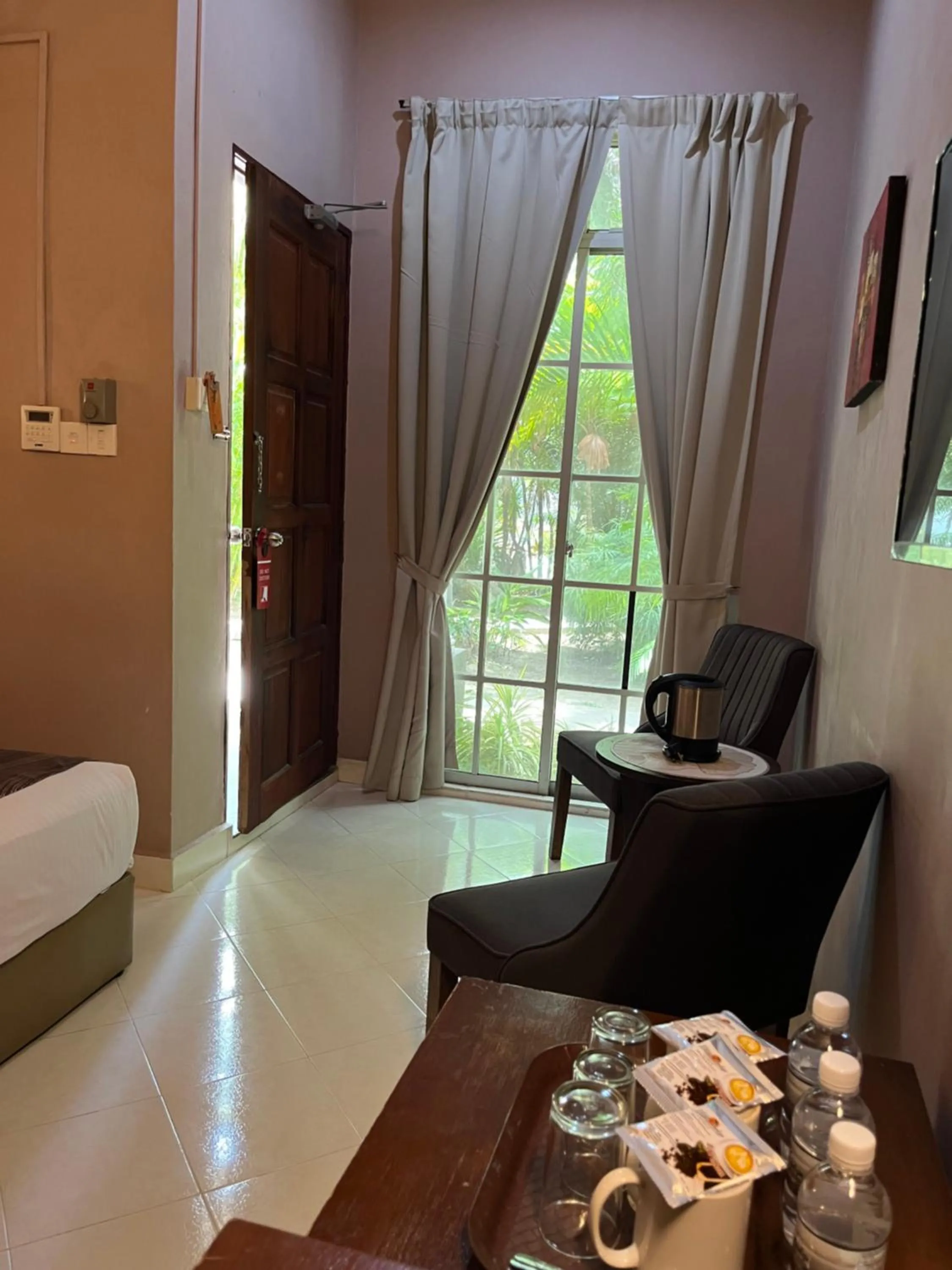 Photo of the whole room in White Lodge