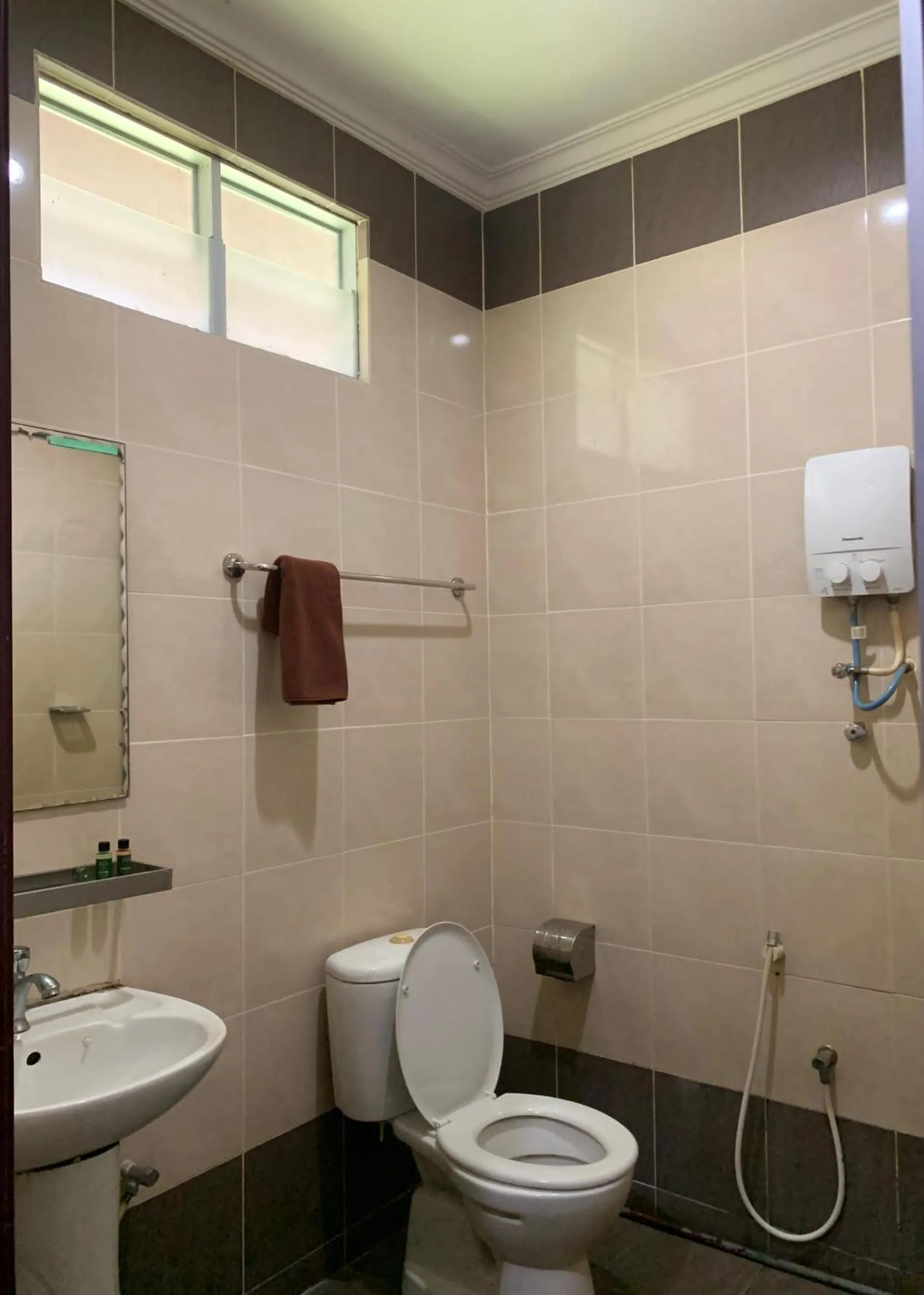 Shower in White Lodge