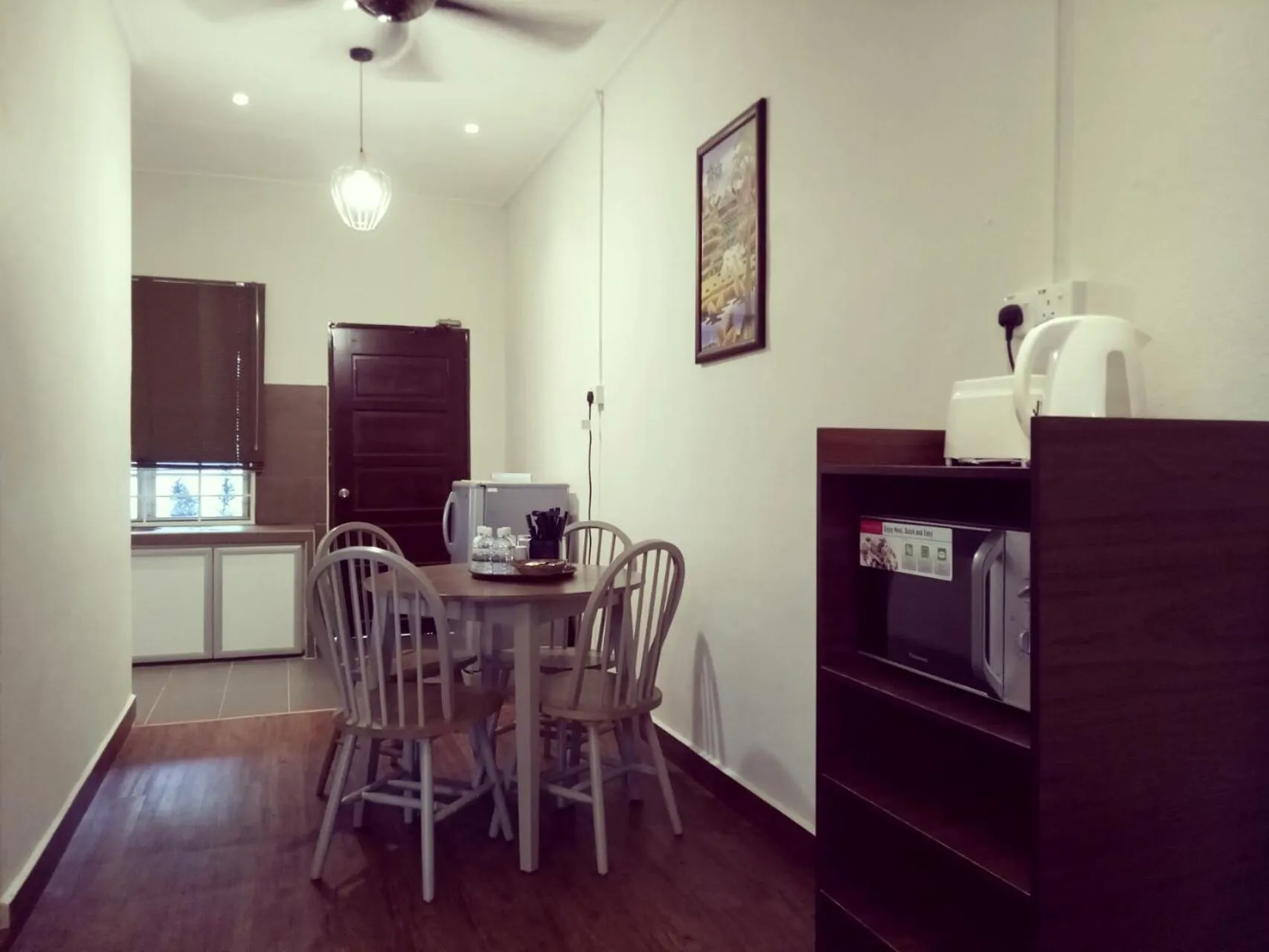 Coffee/tea facilities in White Lodge