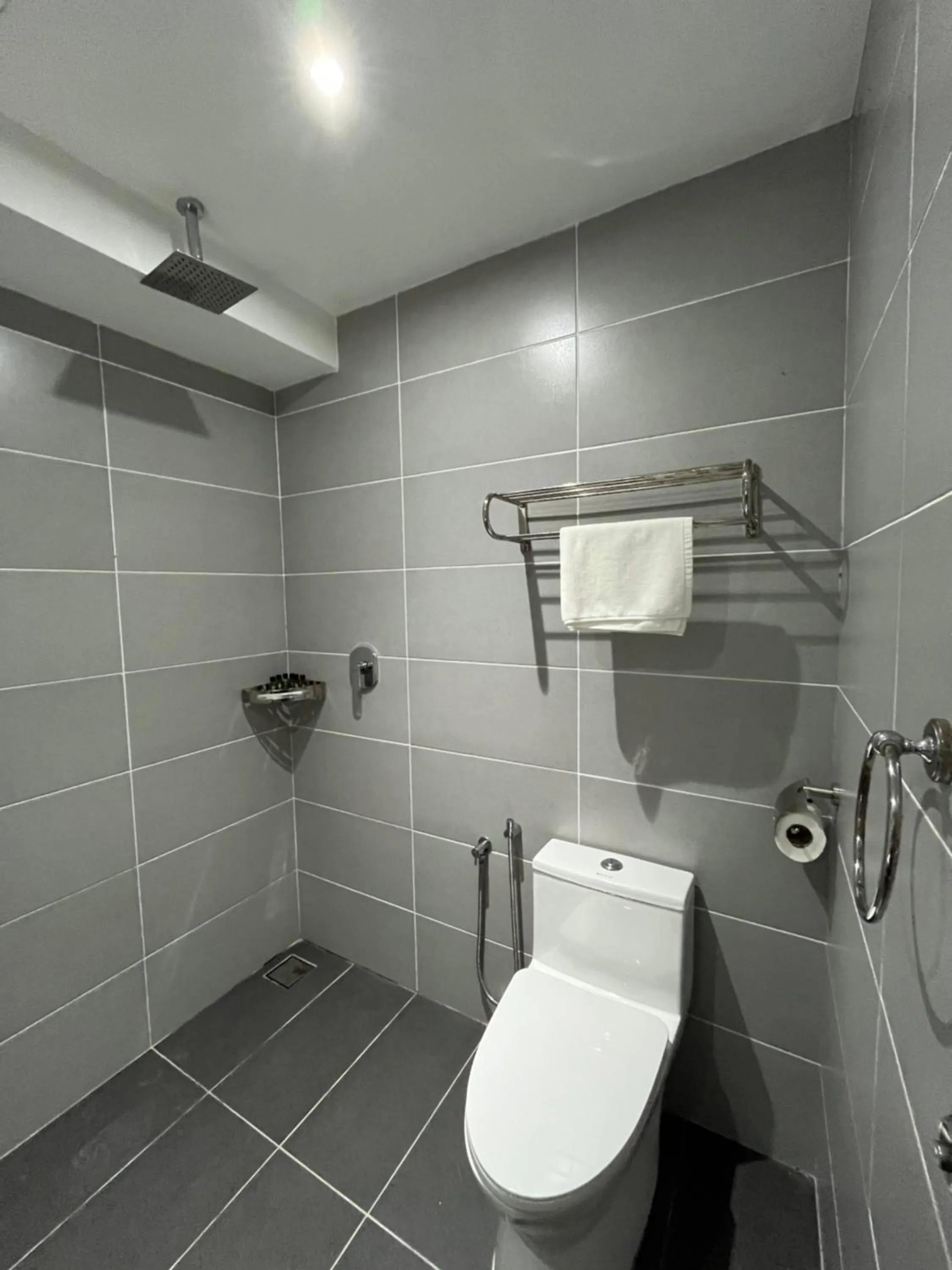 Bathroom in White Lodge