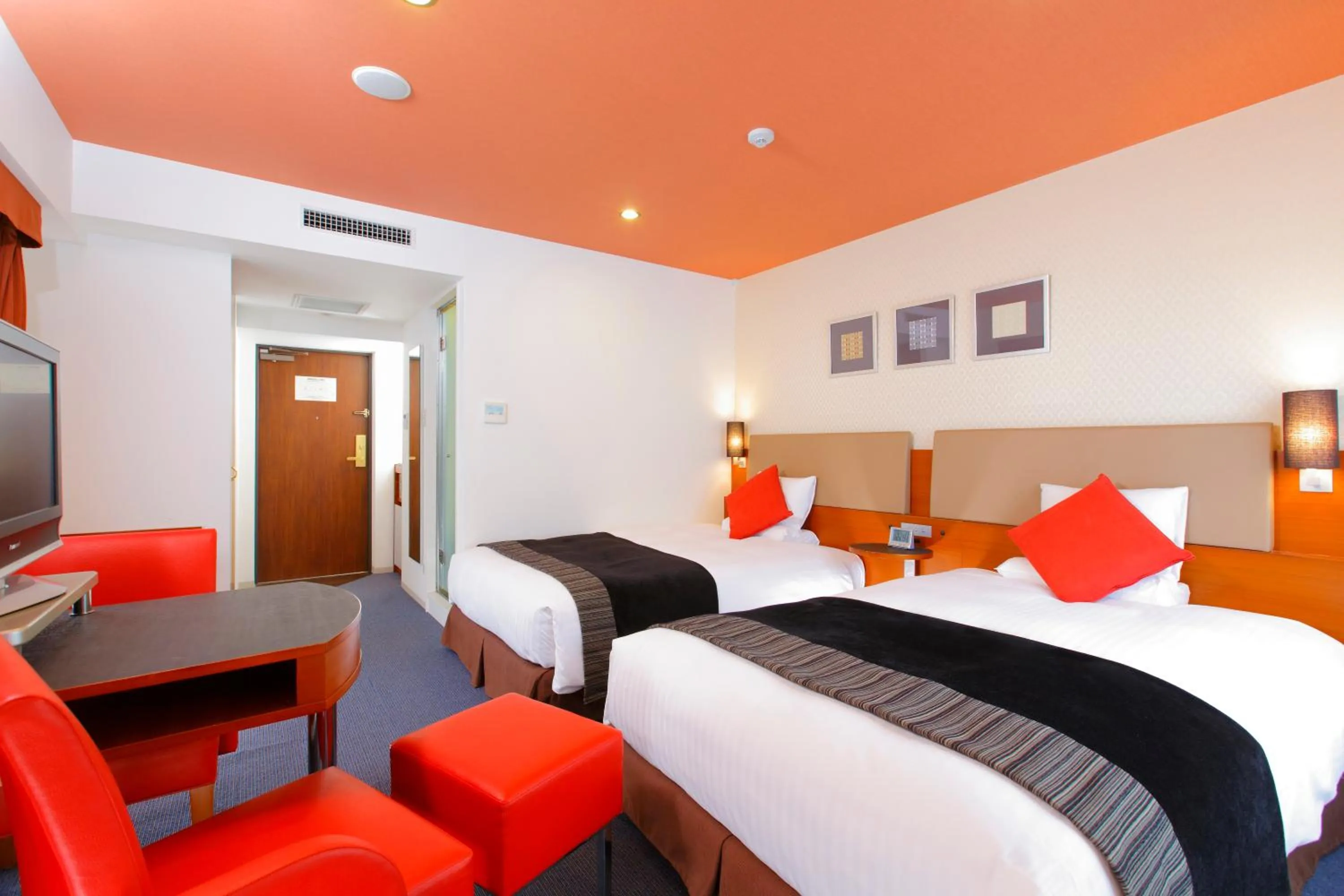 Superior Corner Twin Room with Balcony - Non-Smoking in HOTEL MYSTAYS Fukuoka Tenjin Minami