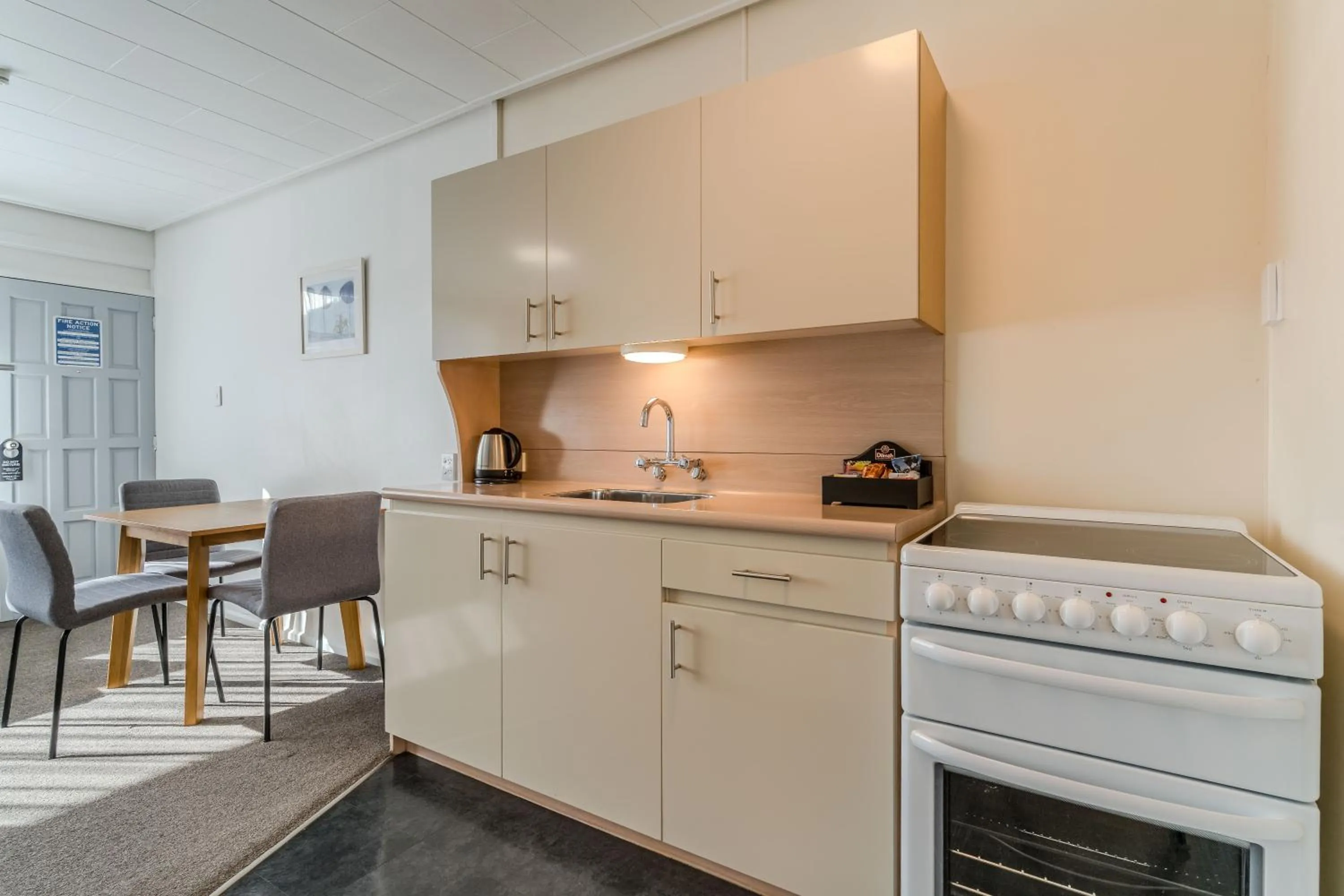 kitchen in George Street Motel Apartments