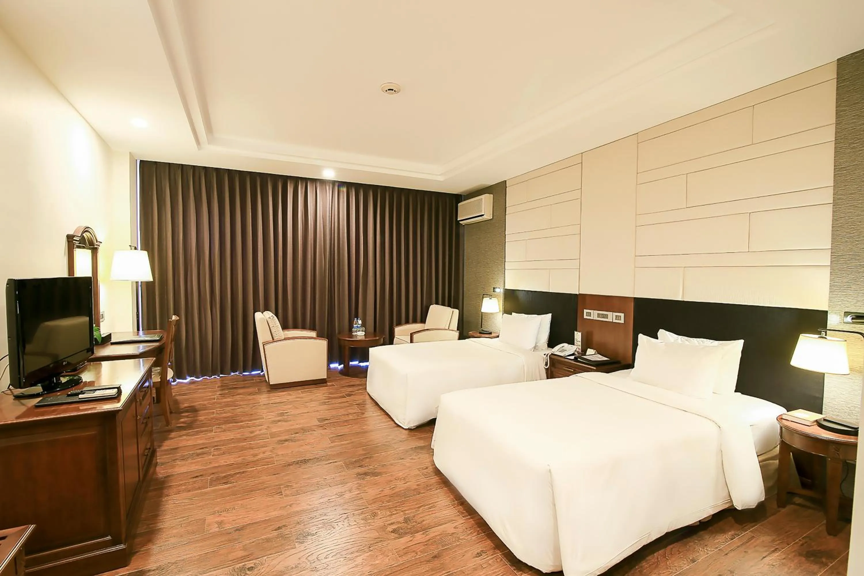 Bedroom, Bed in Sai Gon Ha Long Hotel