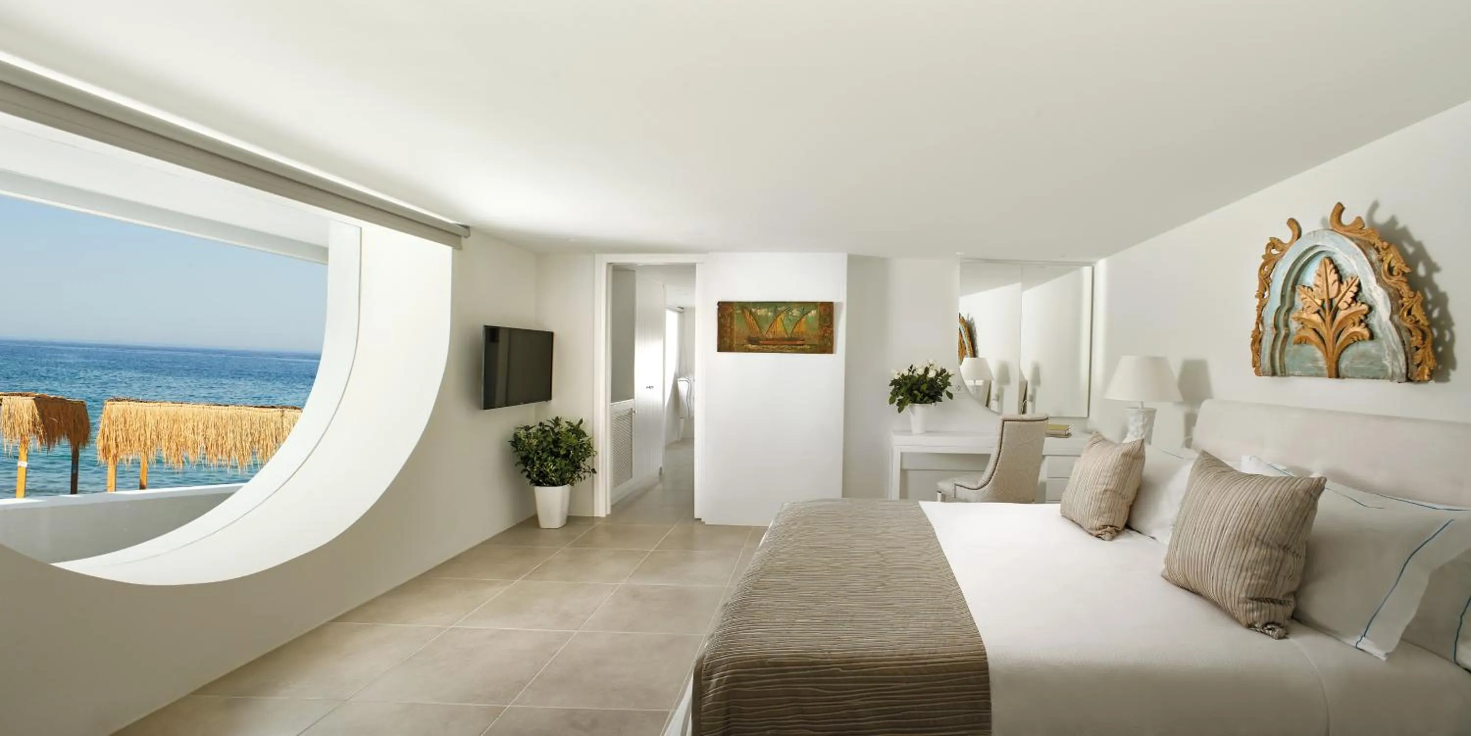 Bed in Out Of The Blue Resort & Spa