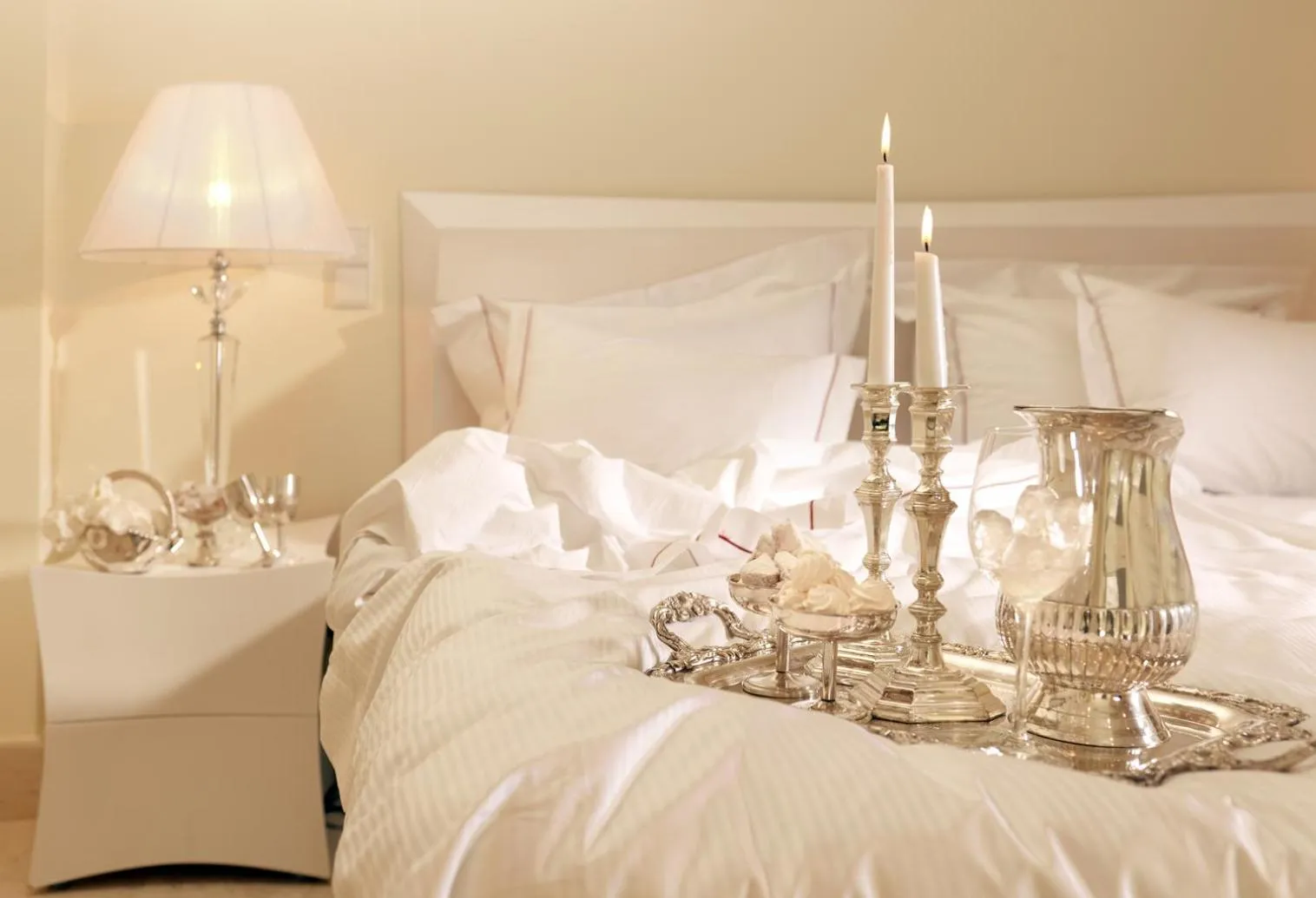 Bed in Out Of The Blue Resort & Spa