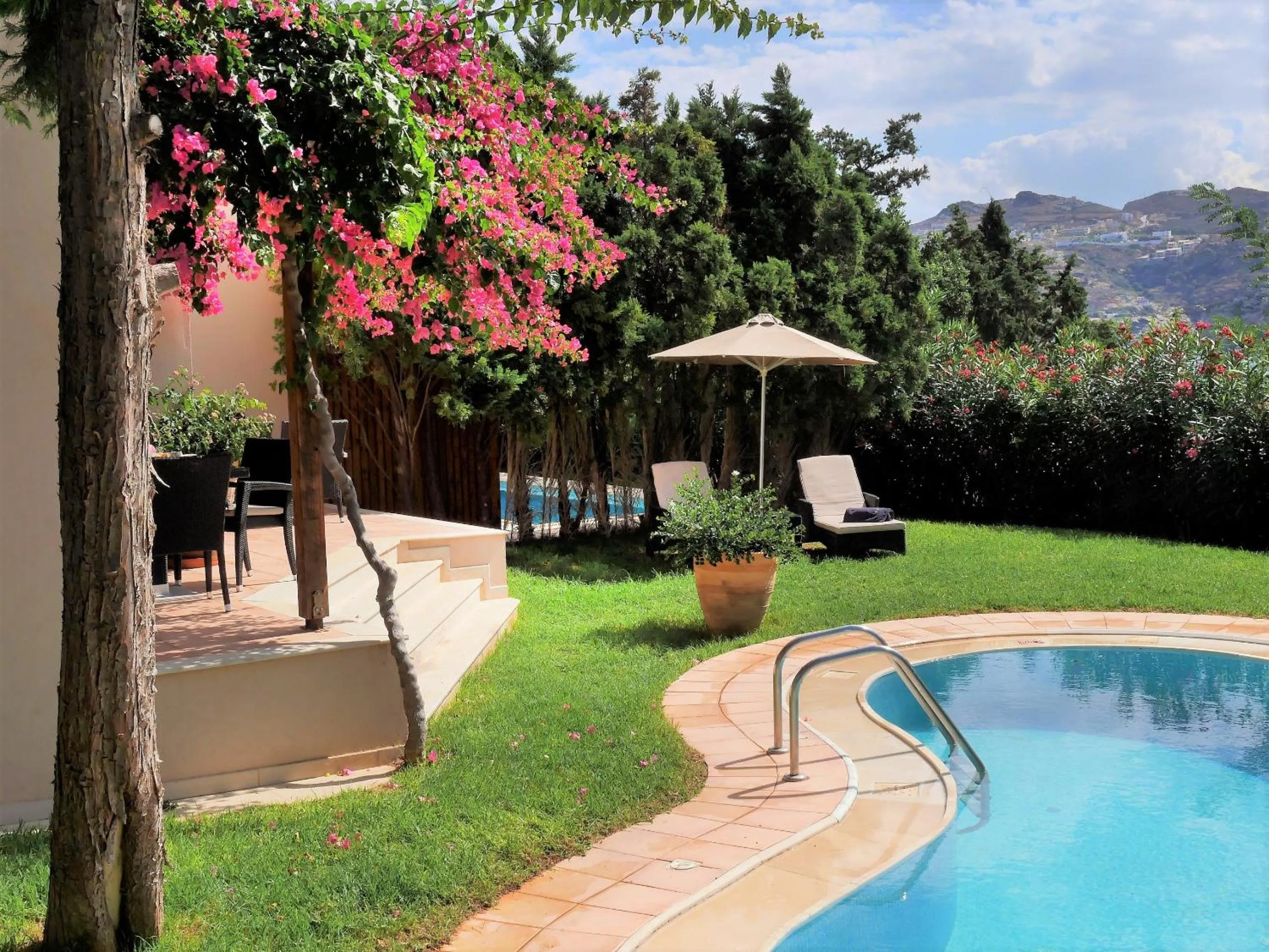 Garden in Out Of The Blue Resort & Spa