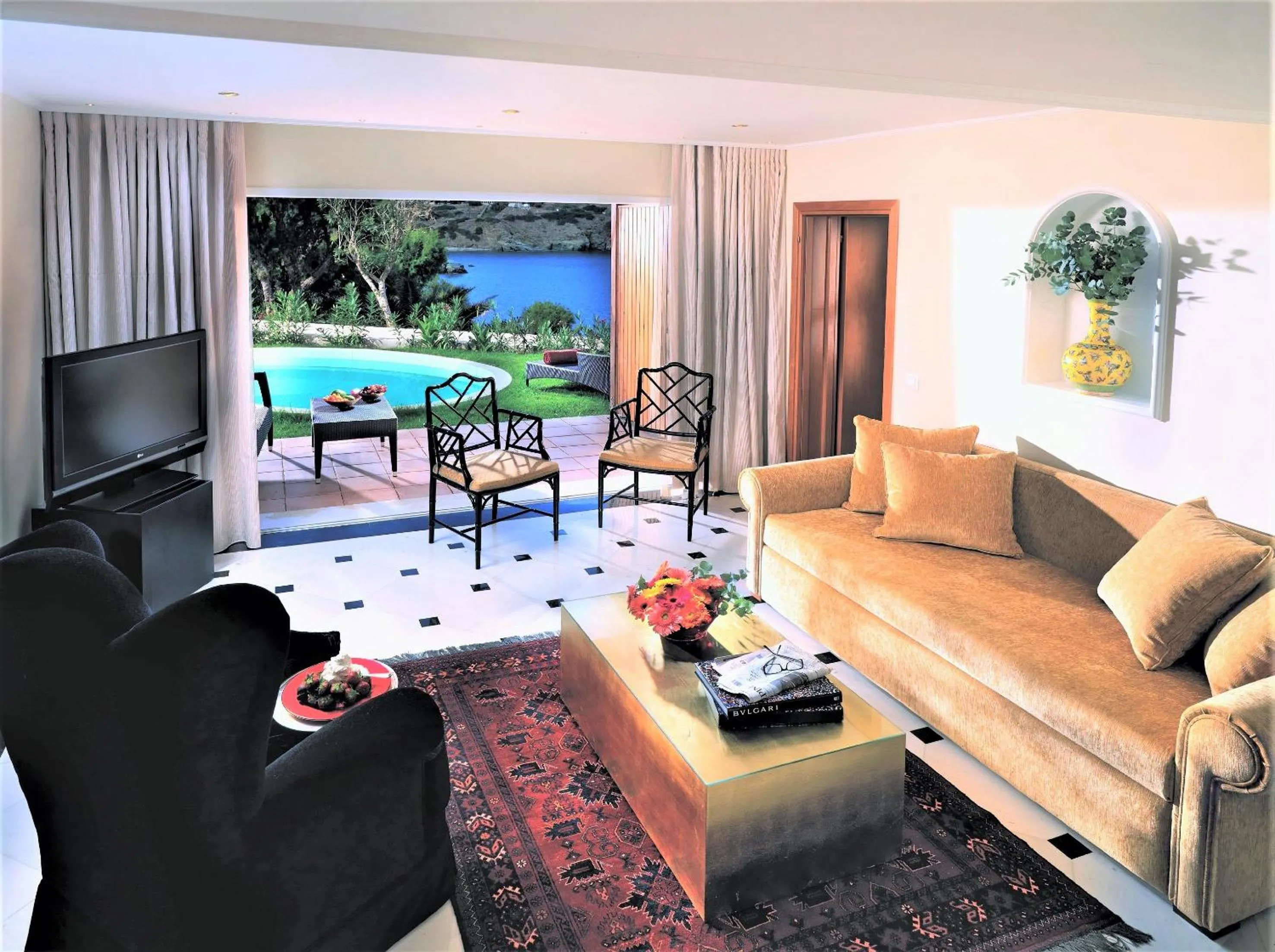 Living room in Out Of The Blue Resort & Spa