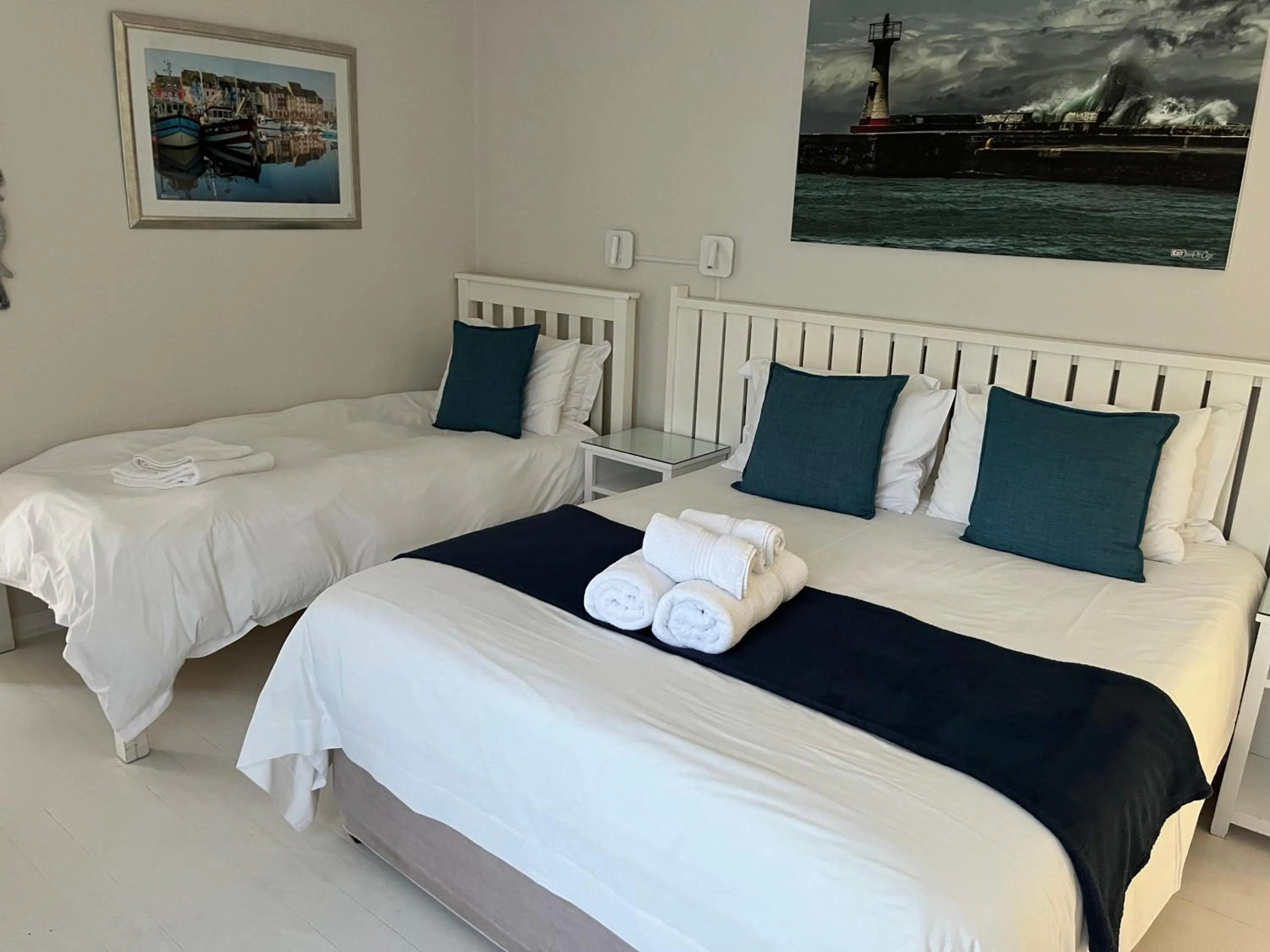 Bedroom, Bed in Brenton Beach House