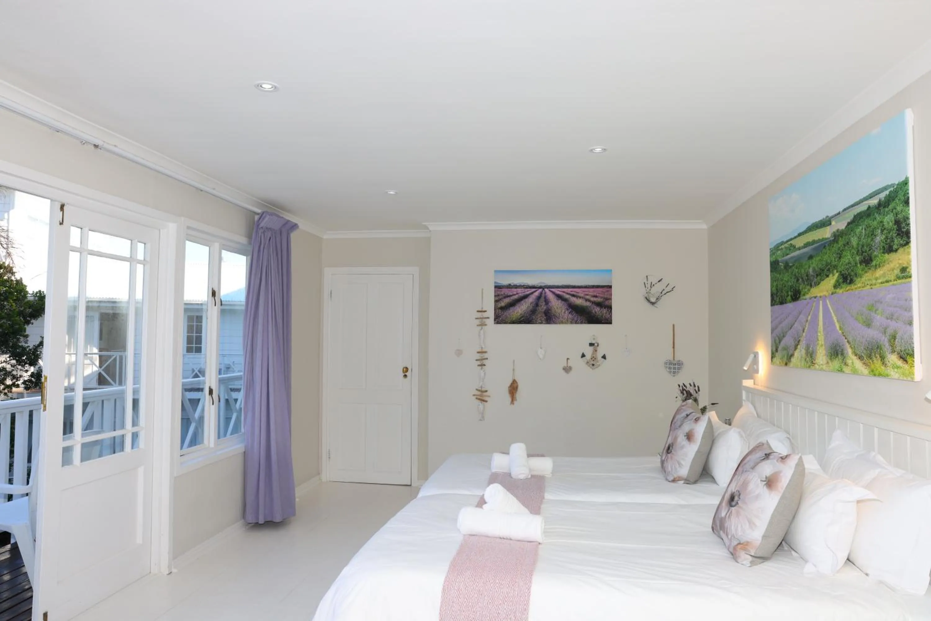 Bedroom, Bed in Brenton Beach House