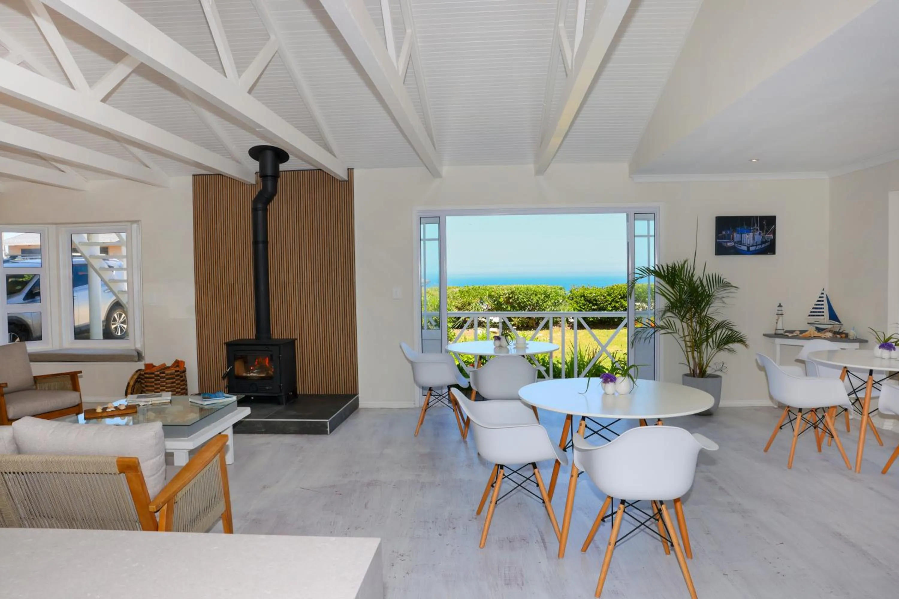 Lounge or bar in Brenton Beach House