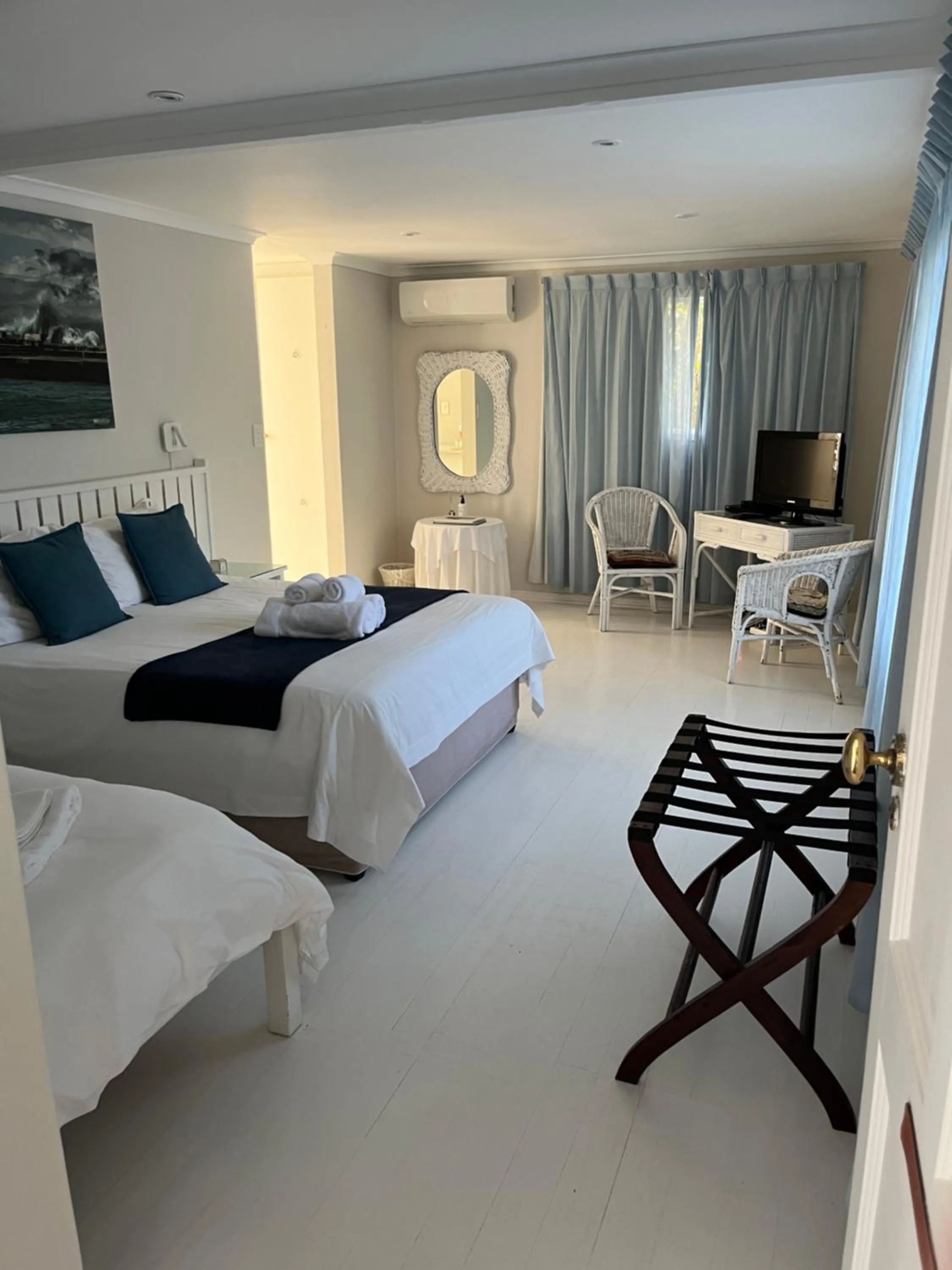 Bedroom, Bed in Brenton Beach House