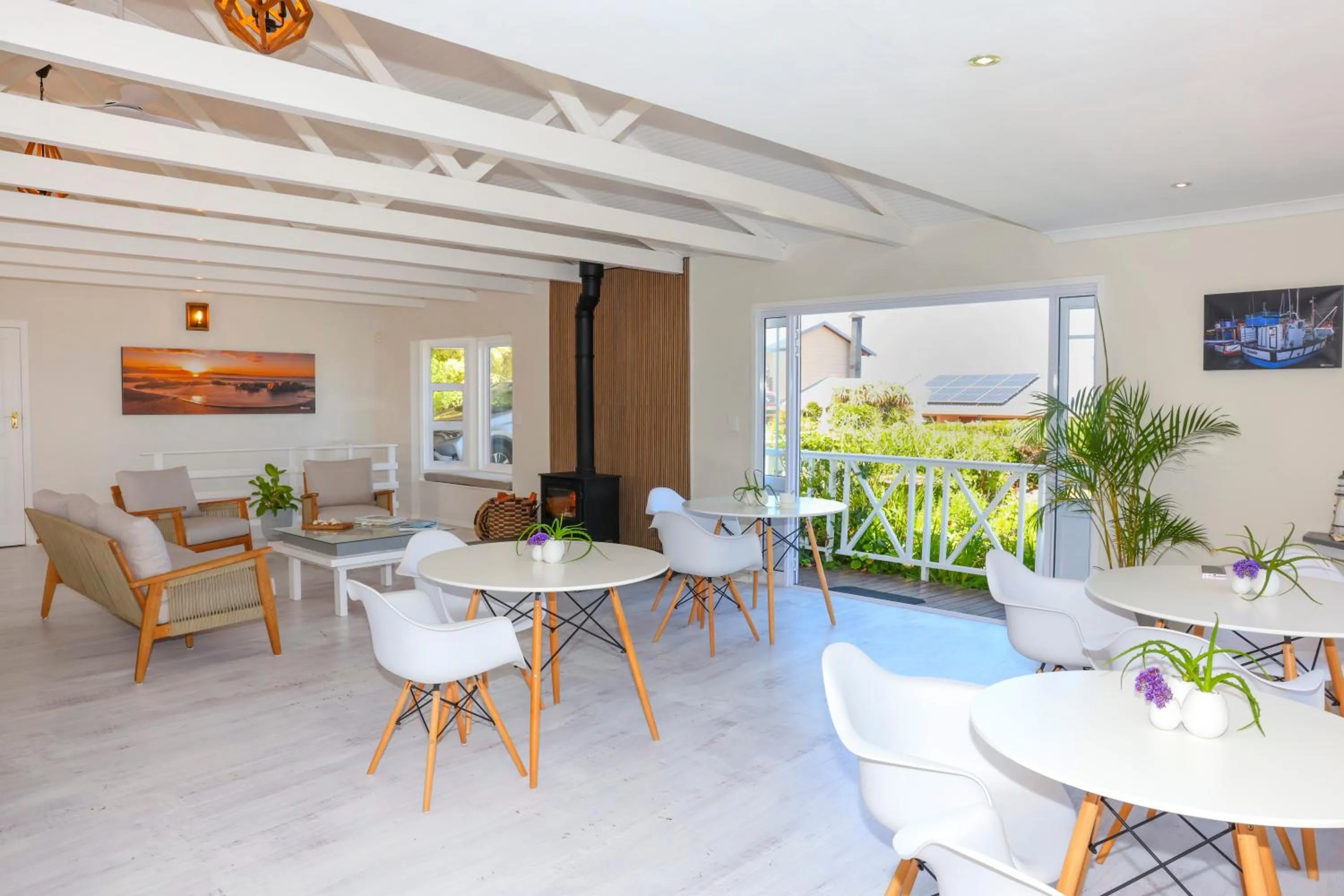 Lounge or bar in Brenton Beach House