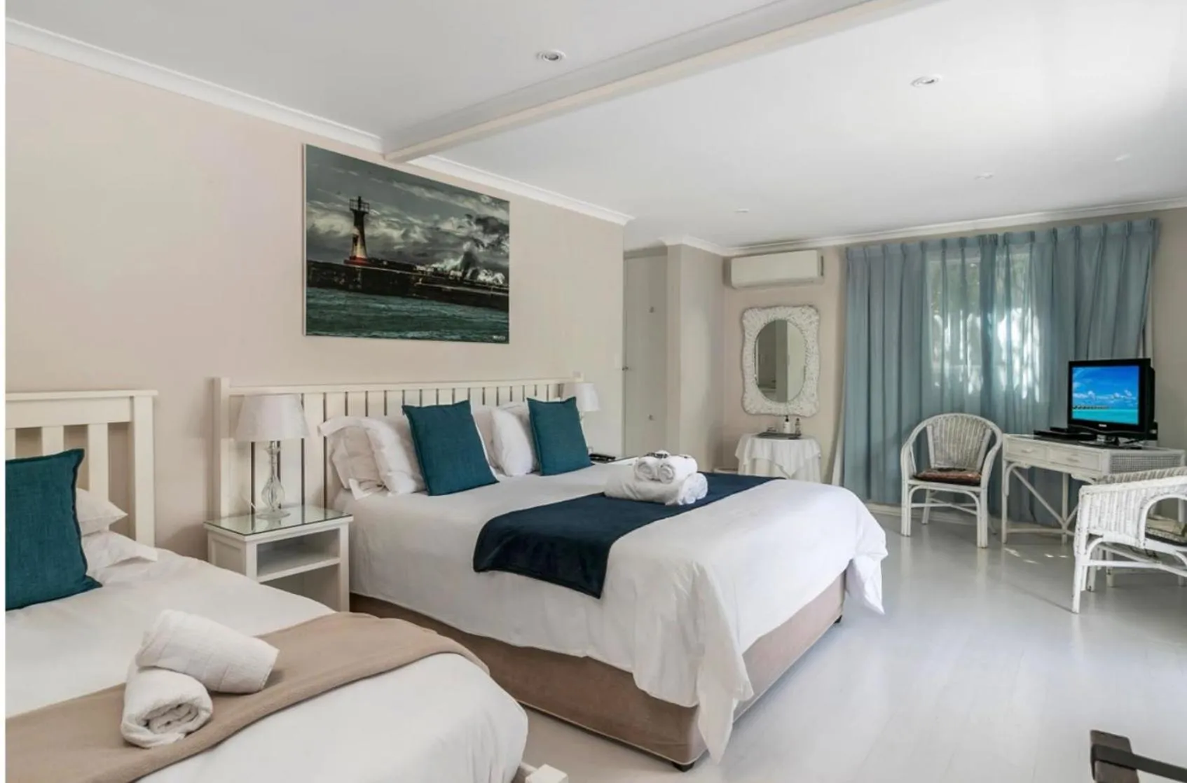 Bedroom, Bed in Brenton Beach House