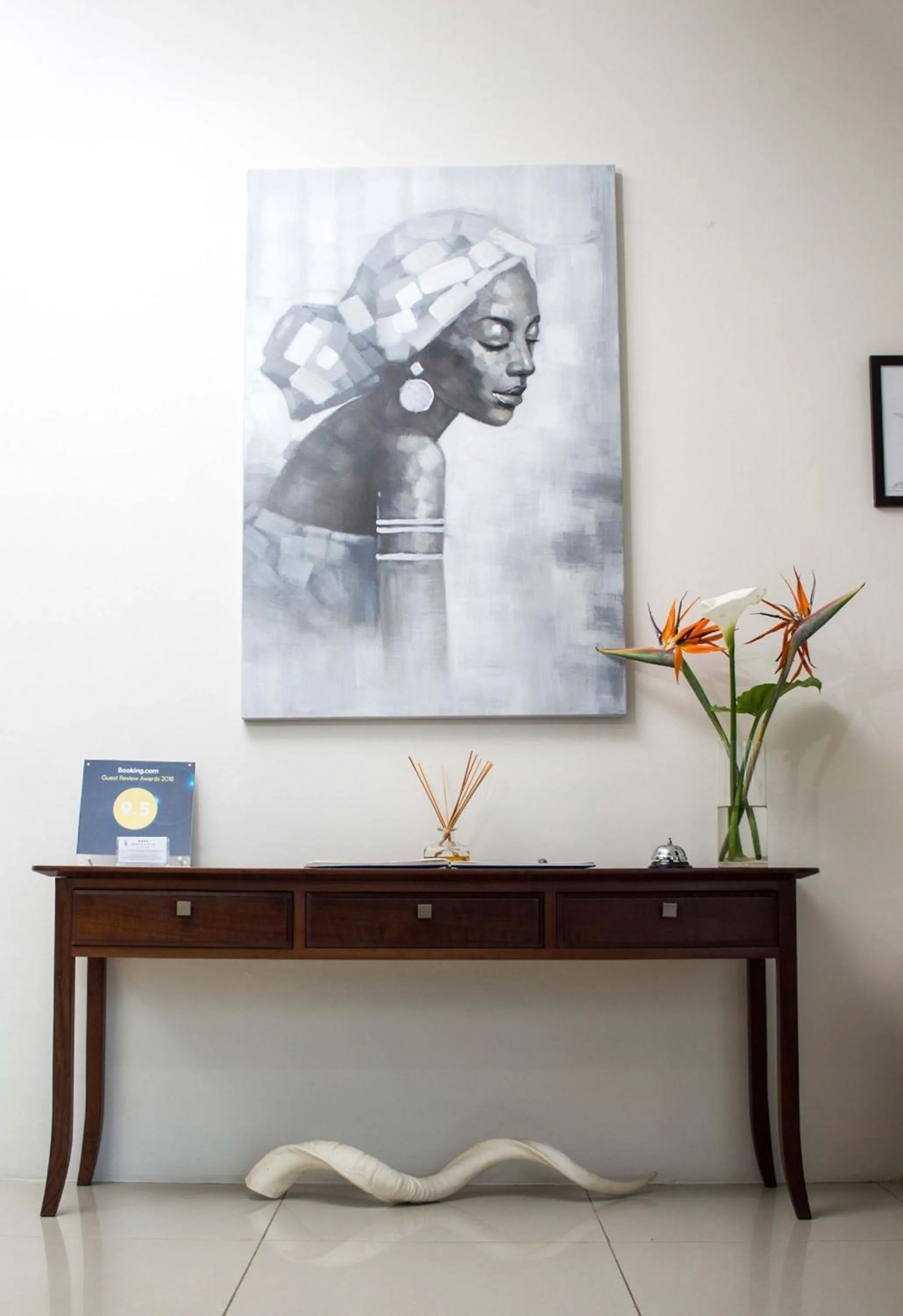 Communal lounge/ TV room in South Villa Guesthouse&Garden