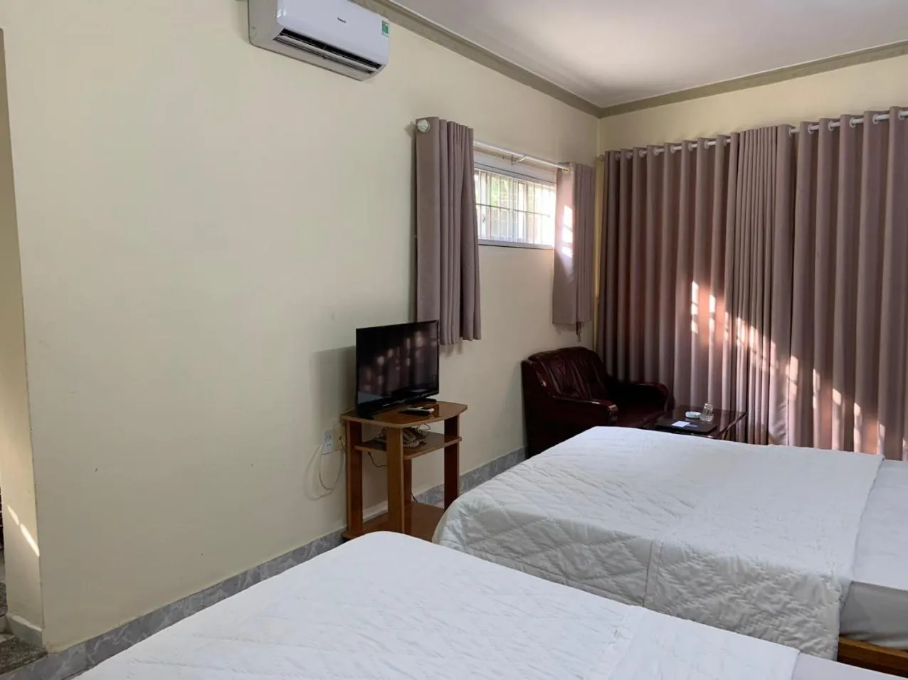 Bedroom, Bed in Lam Son Hotel