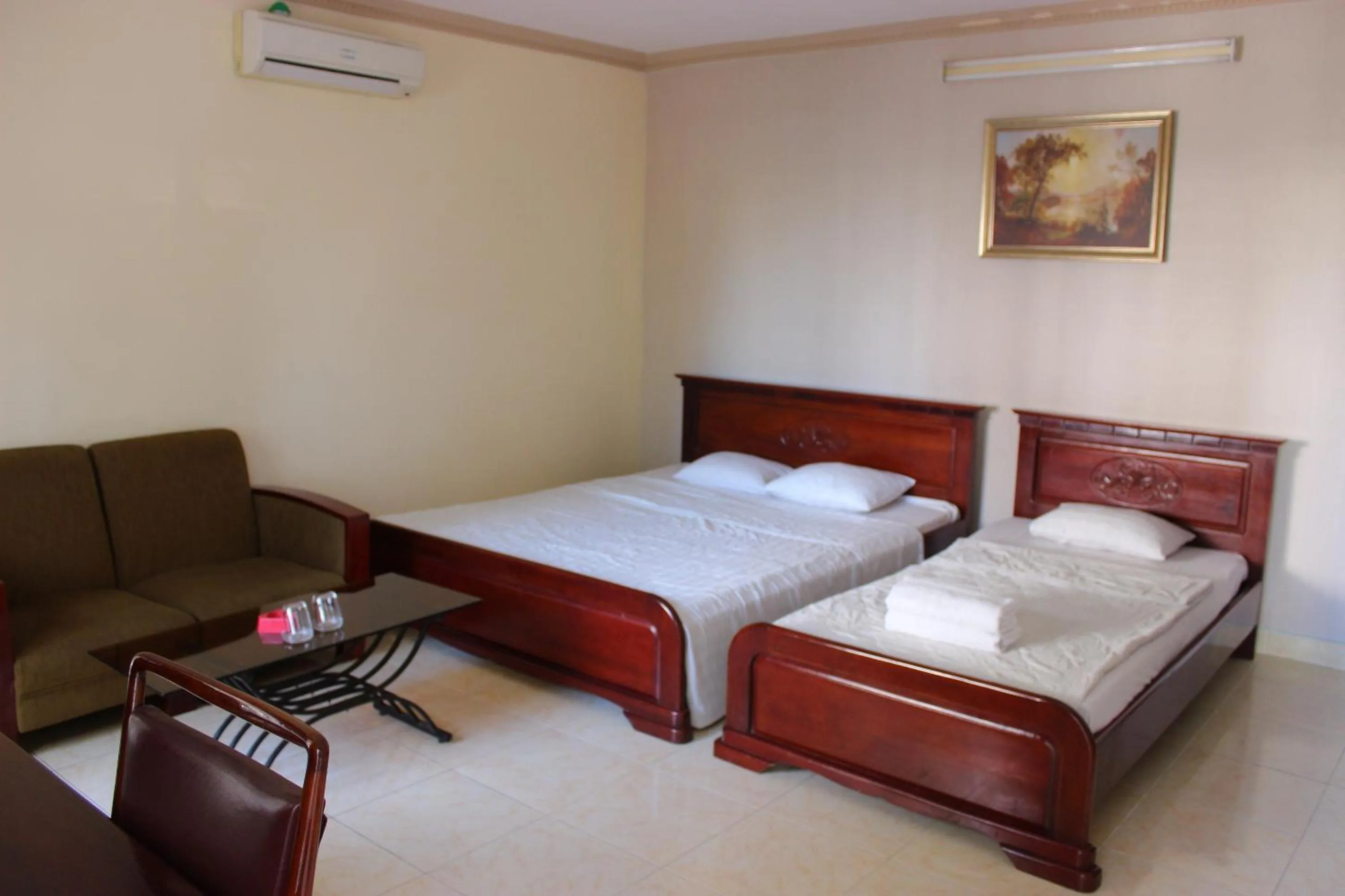 Bedroom, Bed in Lam Son Hotel