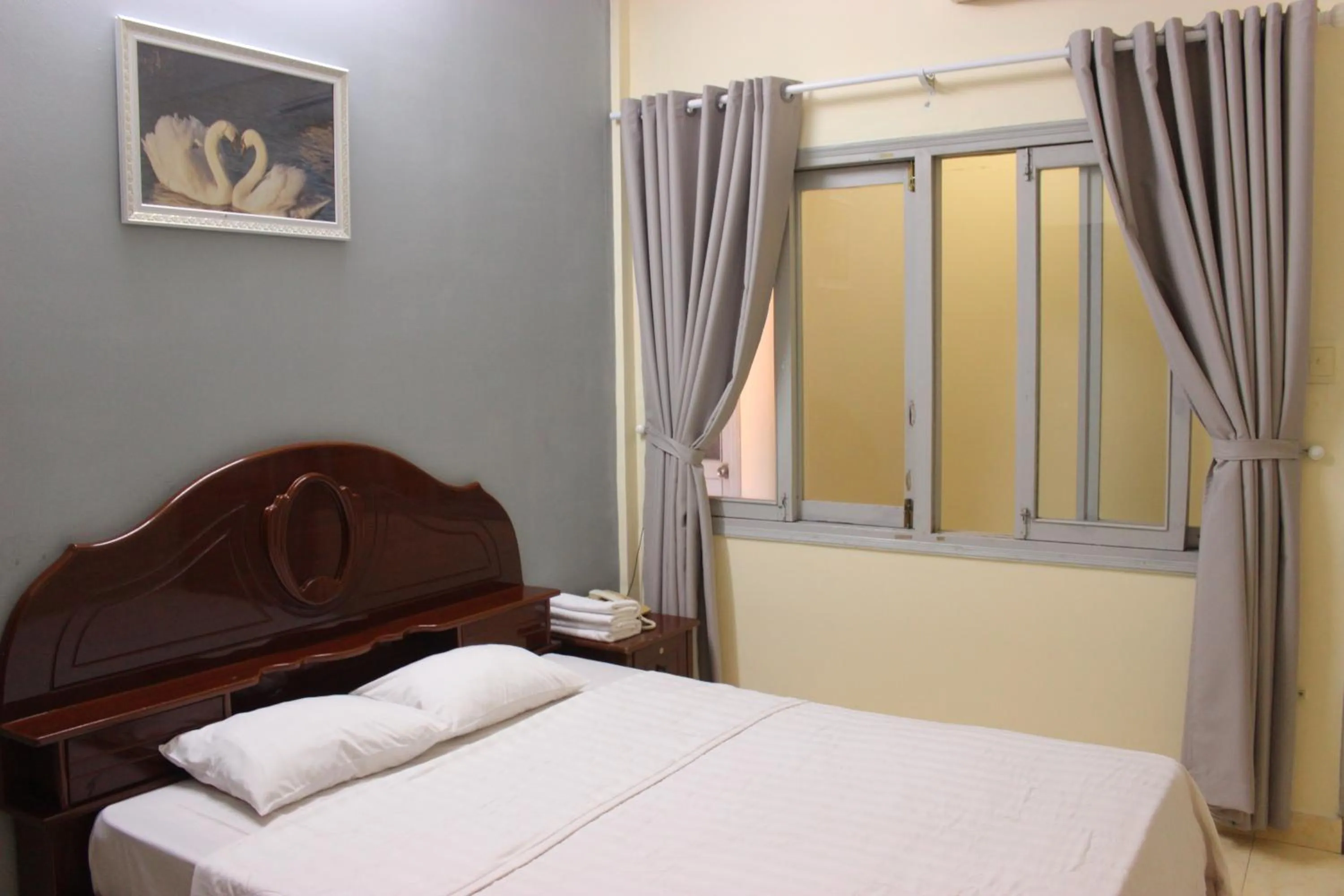 Bedroom, Bed in Lam Son Hotel