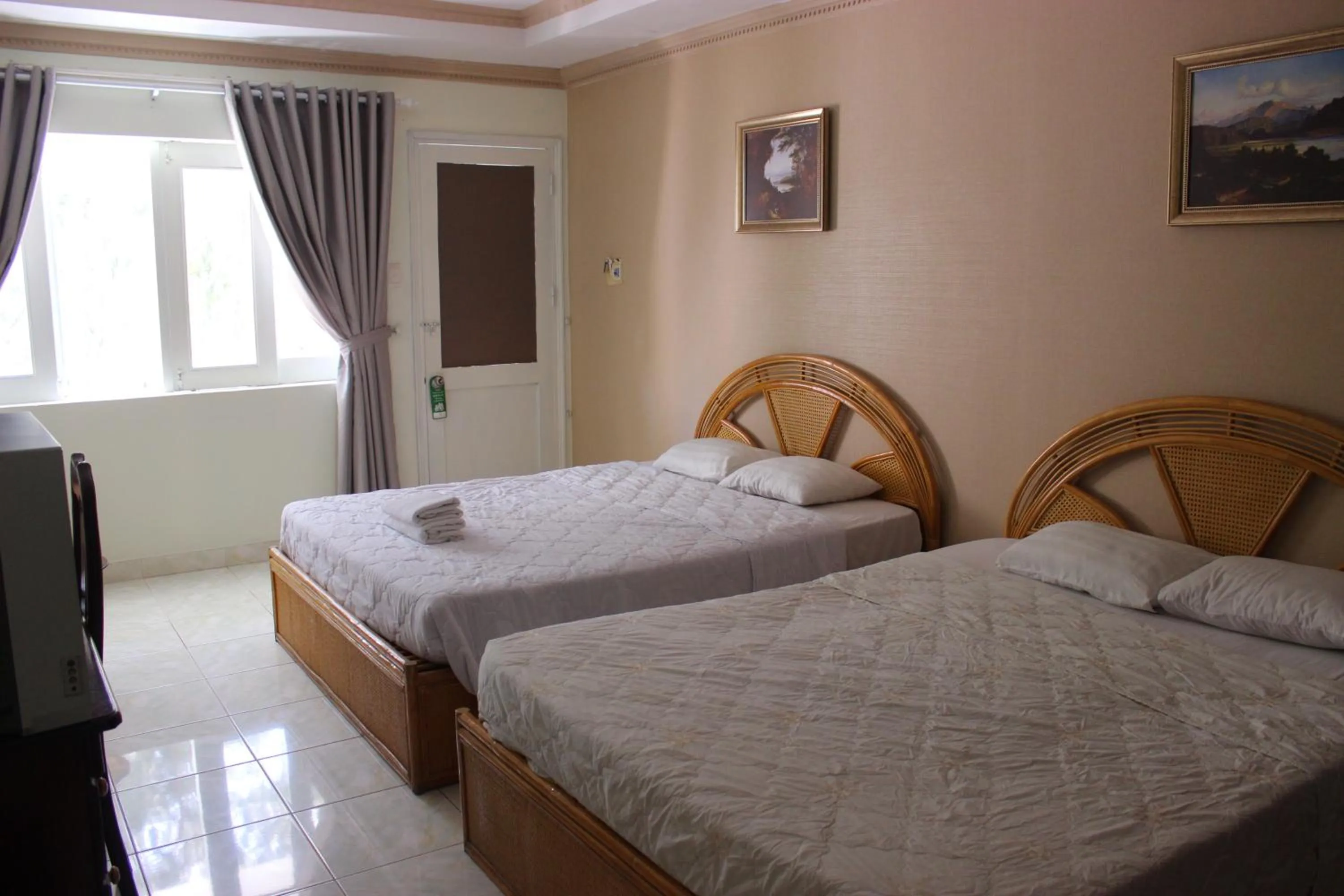 Bedroom, Bed in Lam Son Hotel