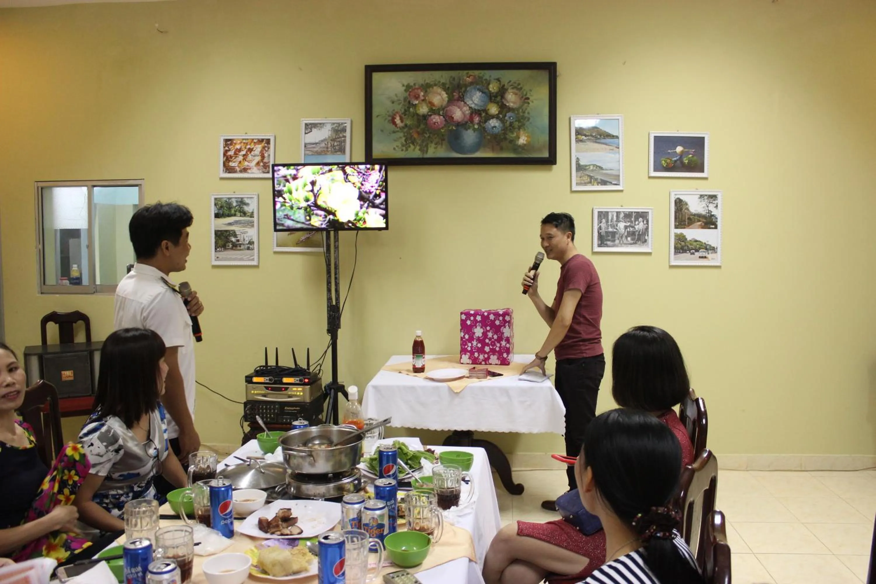 Restaurant/places to eat in Lam Son Hotel