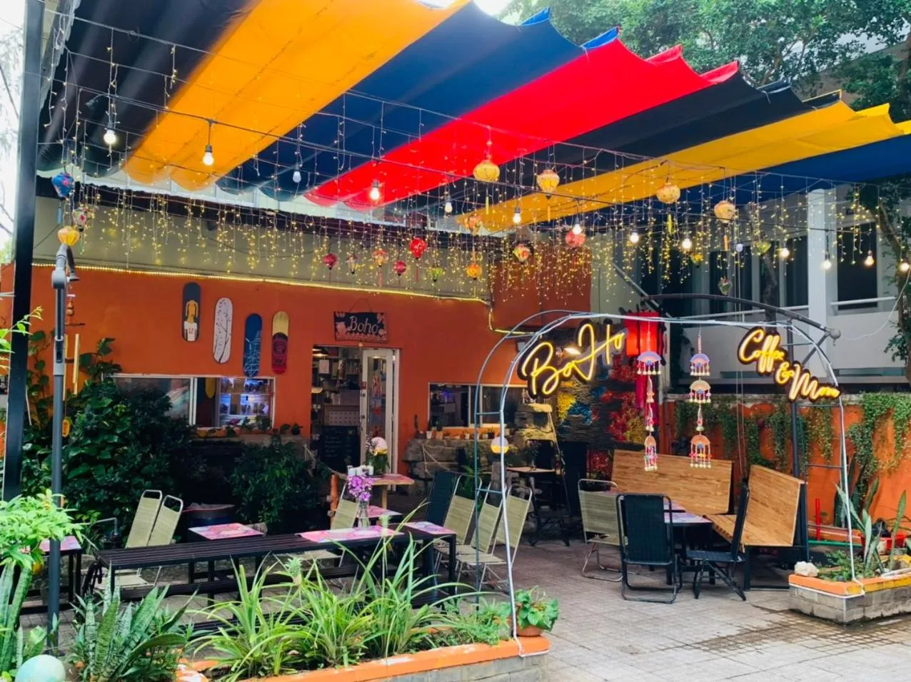 Restaurant/places to eat in Lam Son Hotel