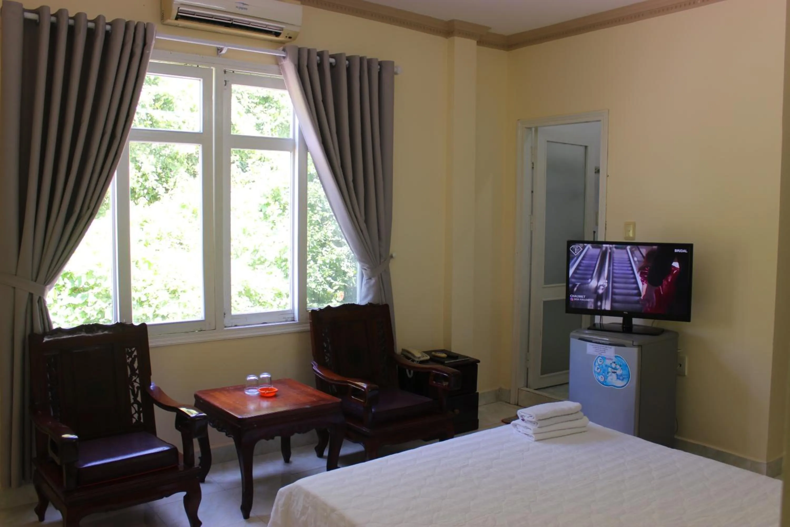 Bedroom, Bed in Lam Son Hotel