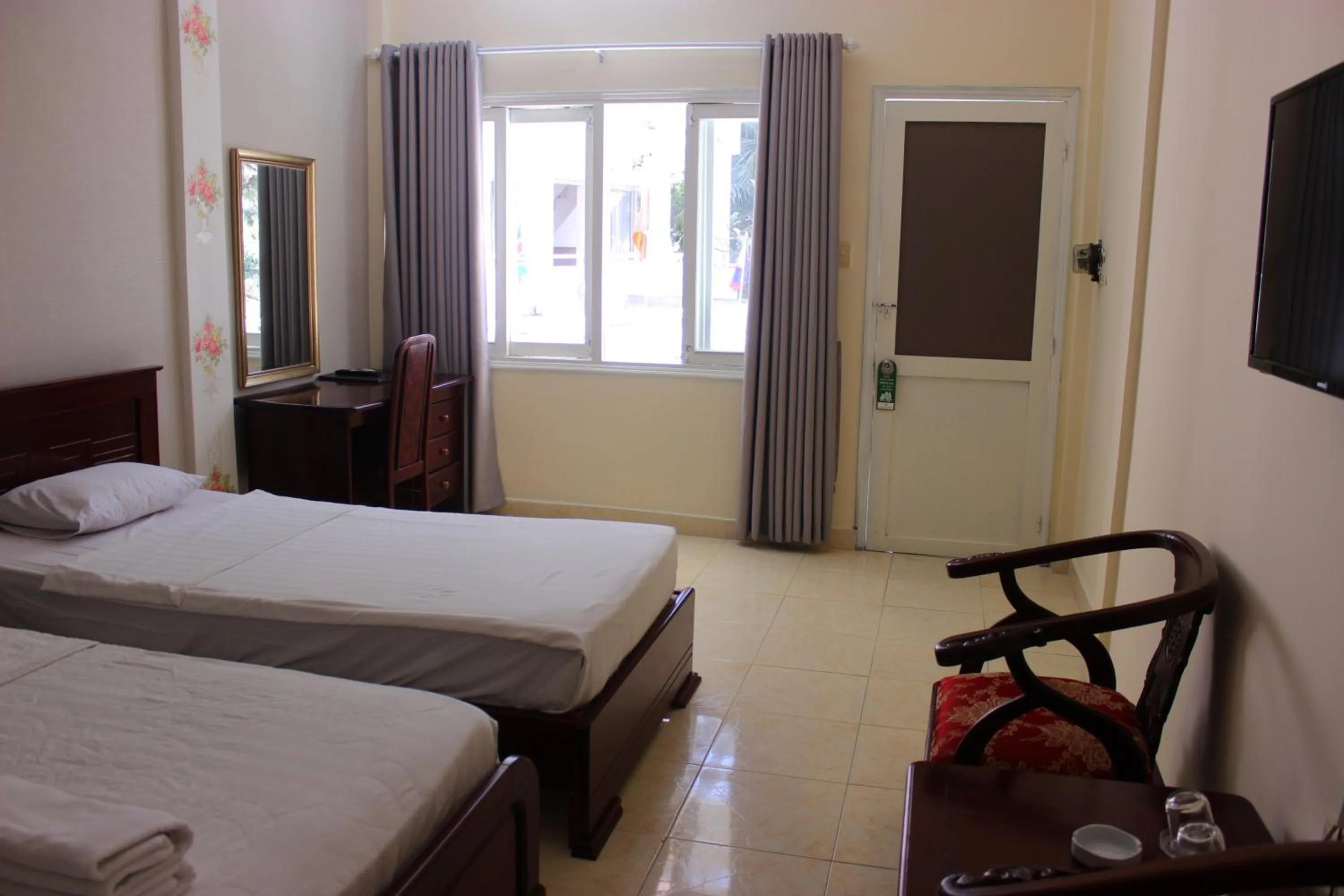 Seating area, Bed in Lam Son Hotel