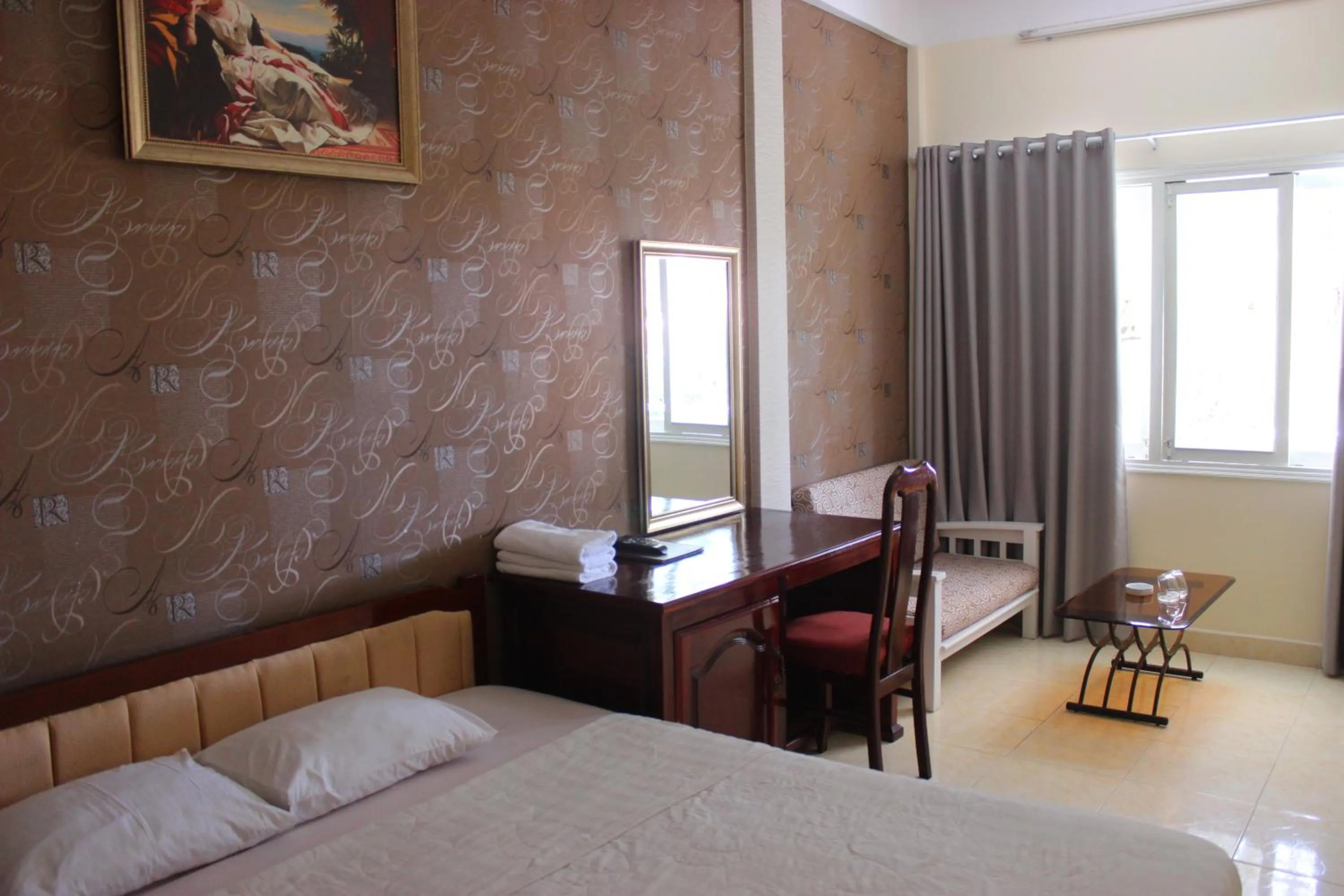 Seating area, Bed in Lam Son Hotel