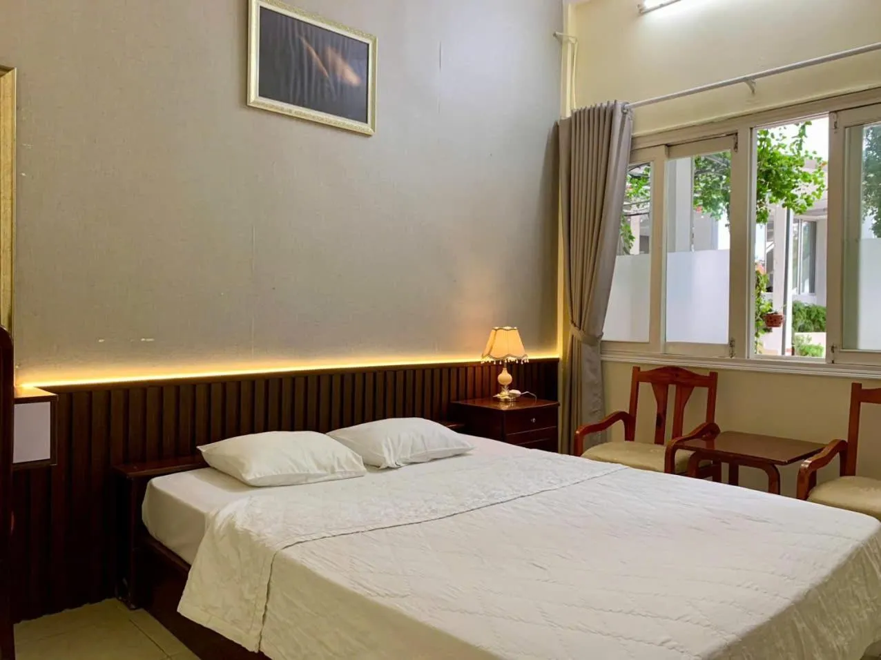 Seating area, Bed in Lam Son Hotel