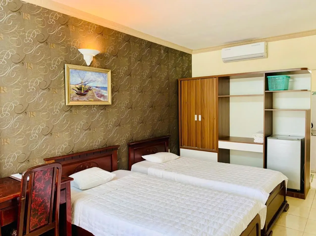 Seating area, Bed in Lam Son Hotel