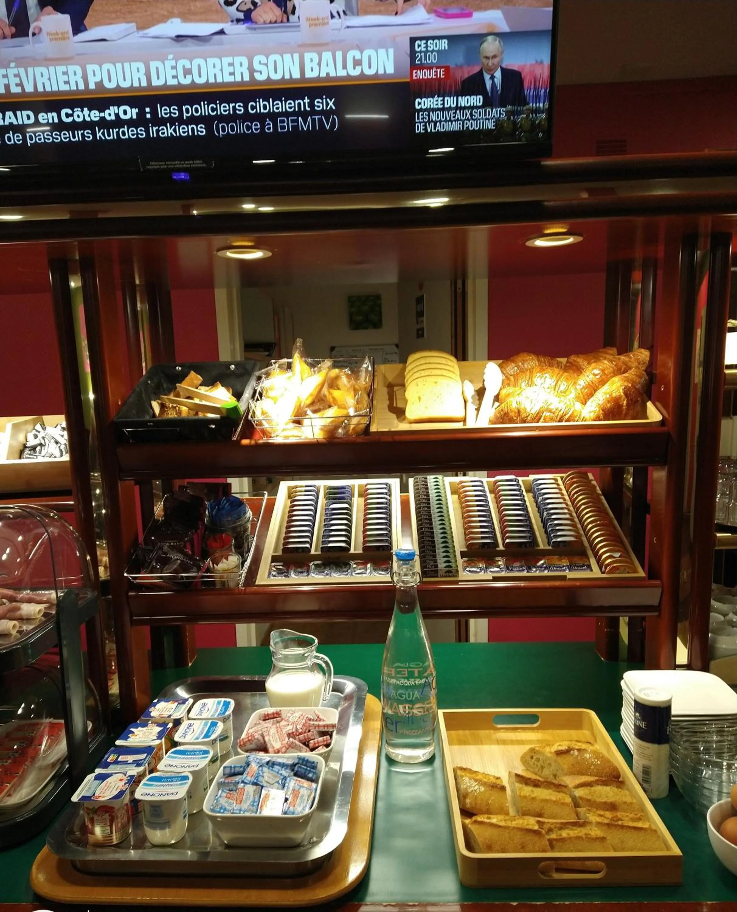 Buffet breakfast in Quick Palace Le Mans