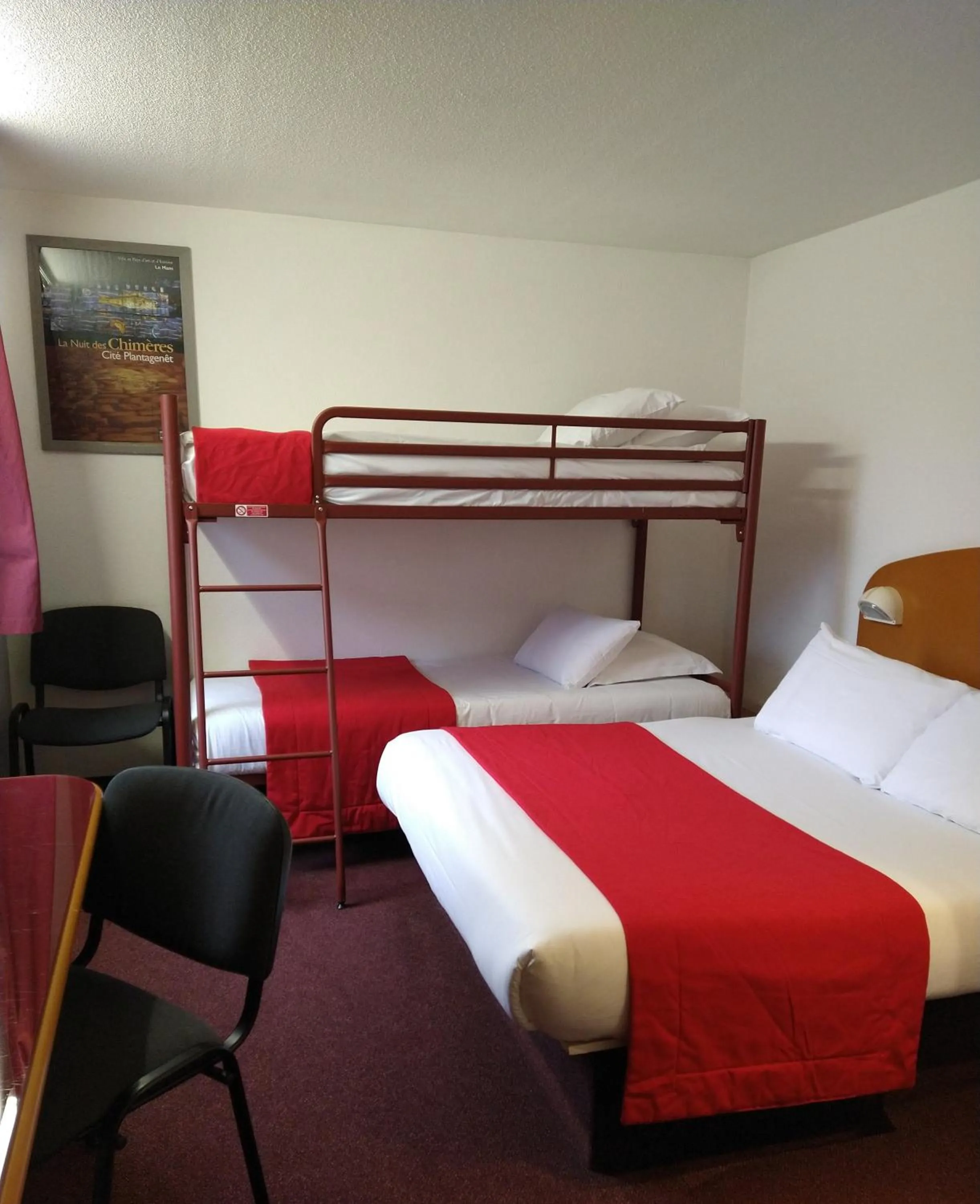 Photo of the whole room, Bed in Quick Palace Le Mans