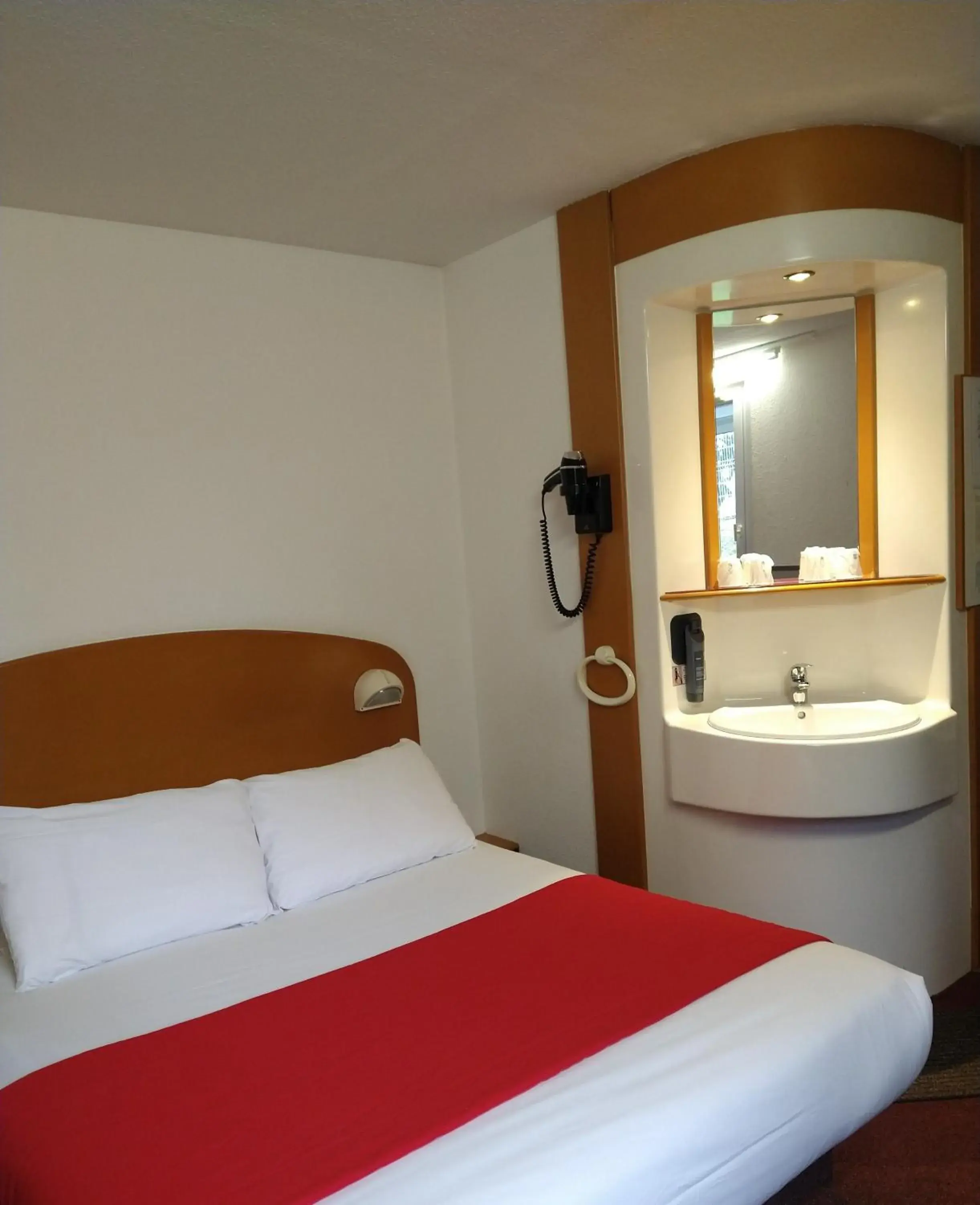 Family Room in Quick Palace Le Mans Family Room in Quick Palace Le Mans