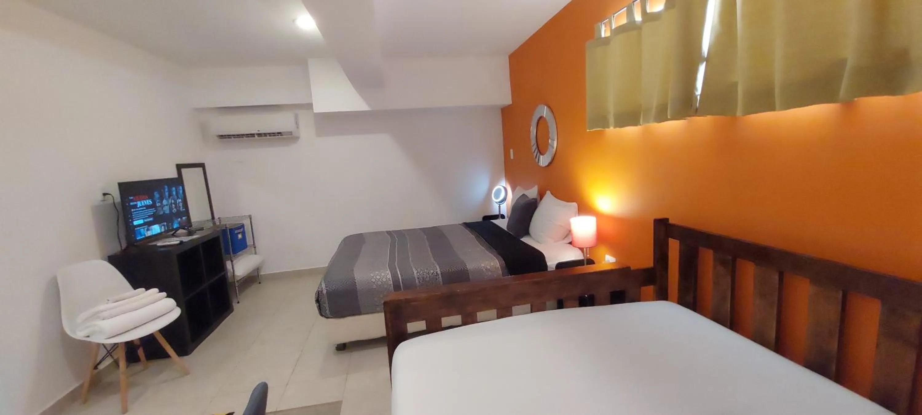 TV and multimedia, Bed in Cancún Suites Apartments - Hotel Zone
