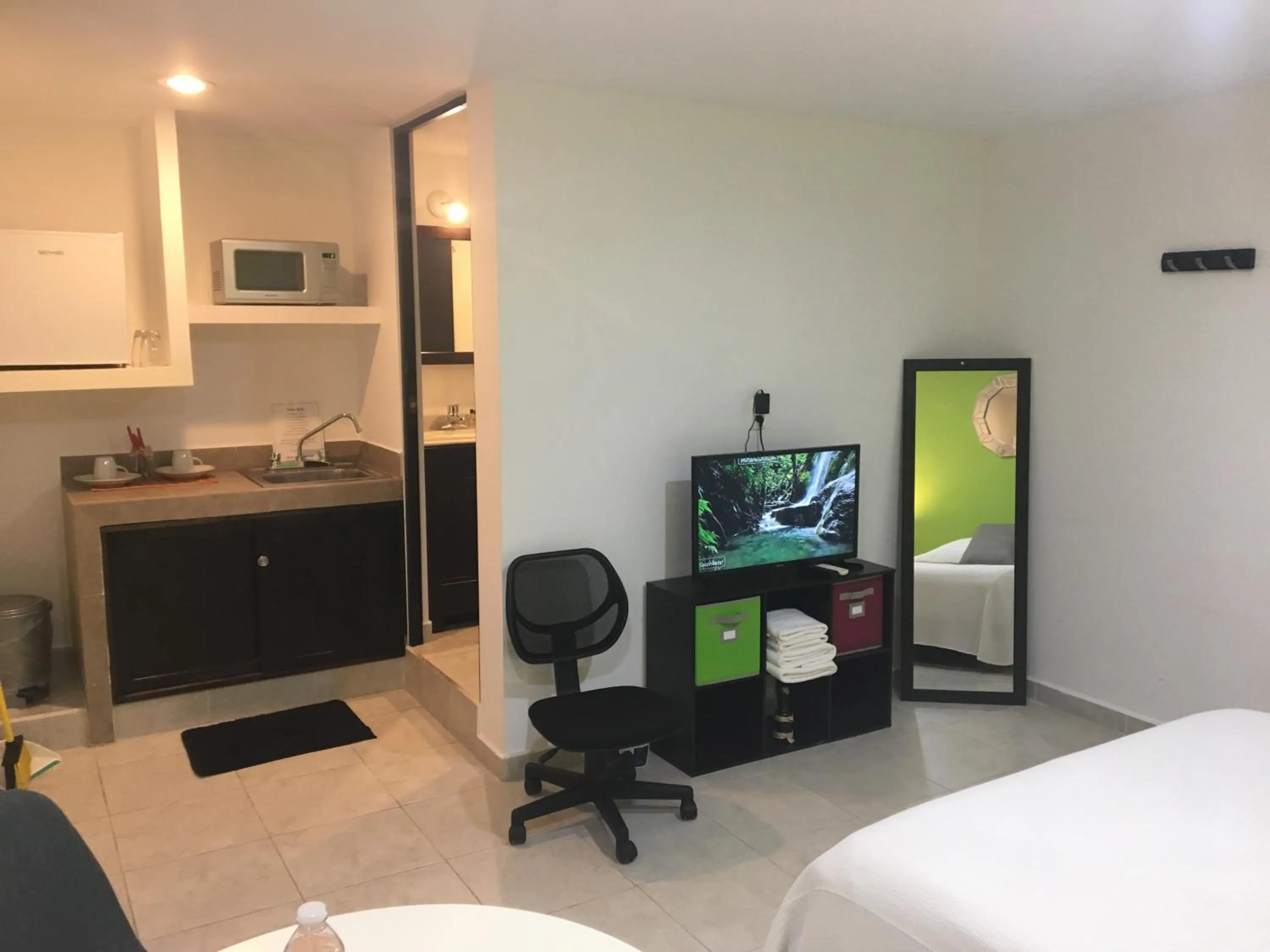 Photo of the whole room, Bed in Cancún Suites Apartments - Hotel Zone