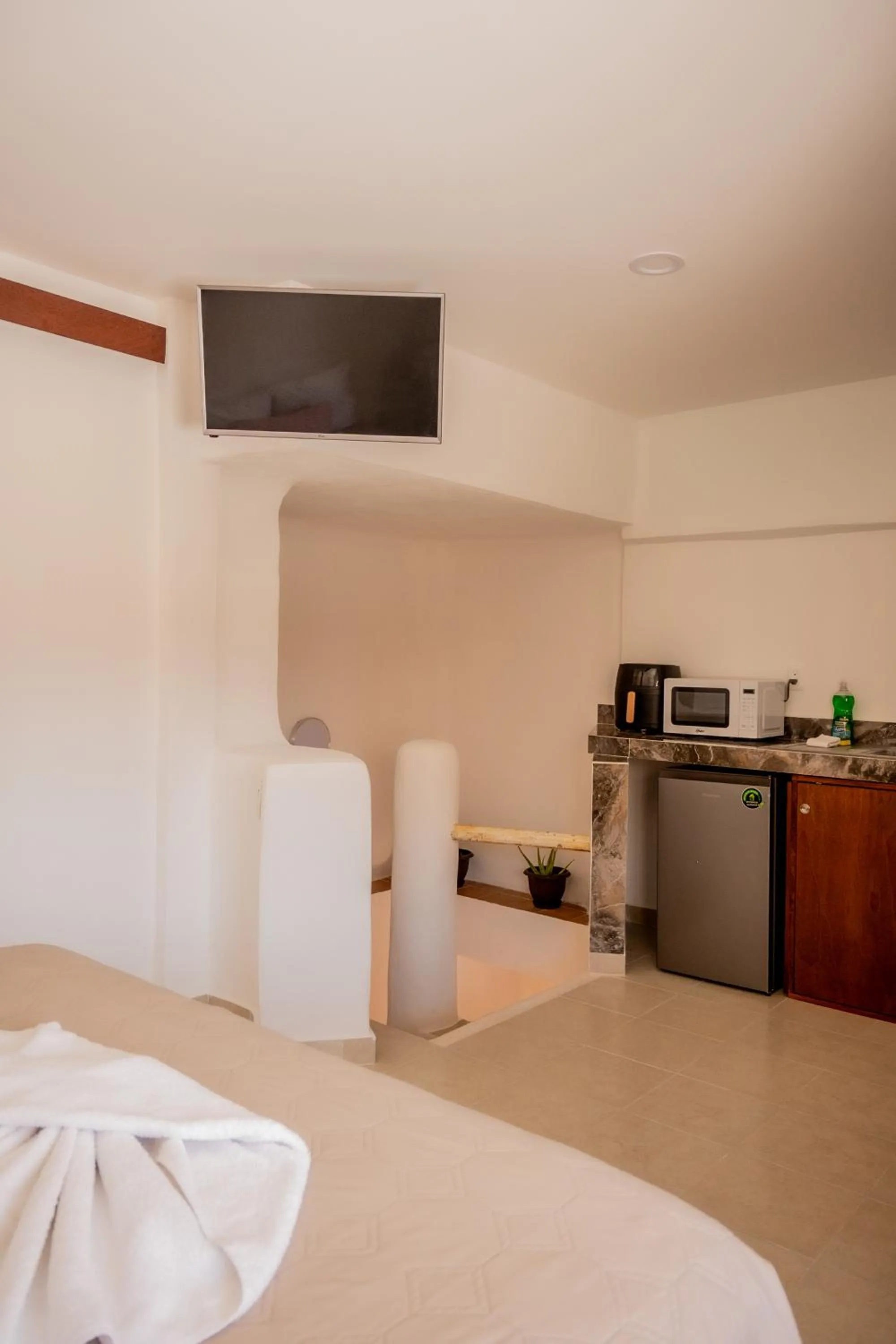 TV and multimedia, Bed in Cancún Suites Apartments - Hotel Zone
