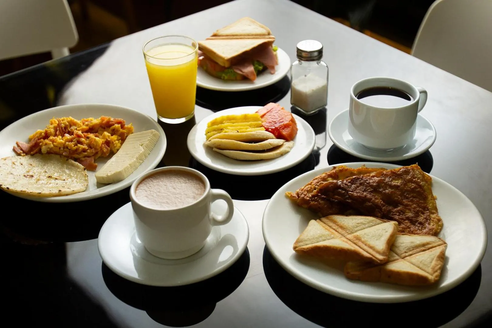 Restaurant/places to eat in Hotel Veler