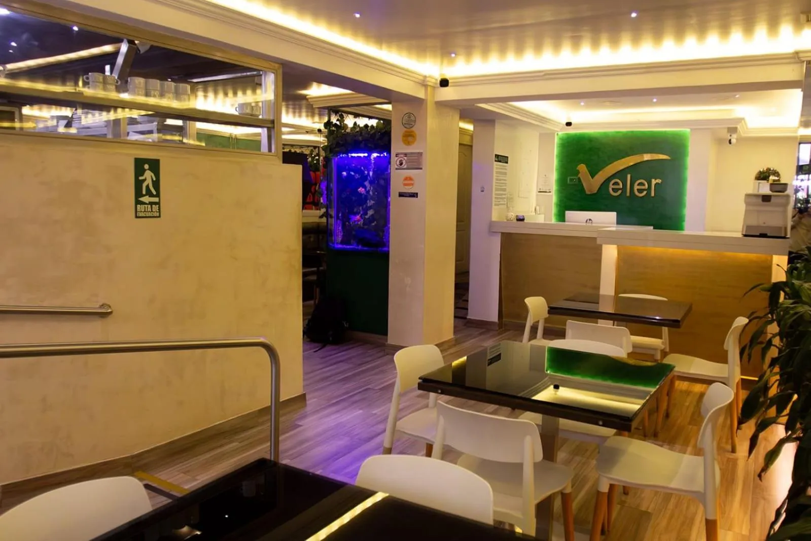 Restaurant/places to eat in Hotel Veler