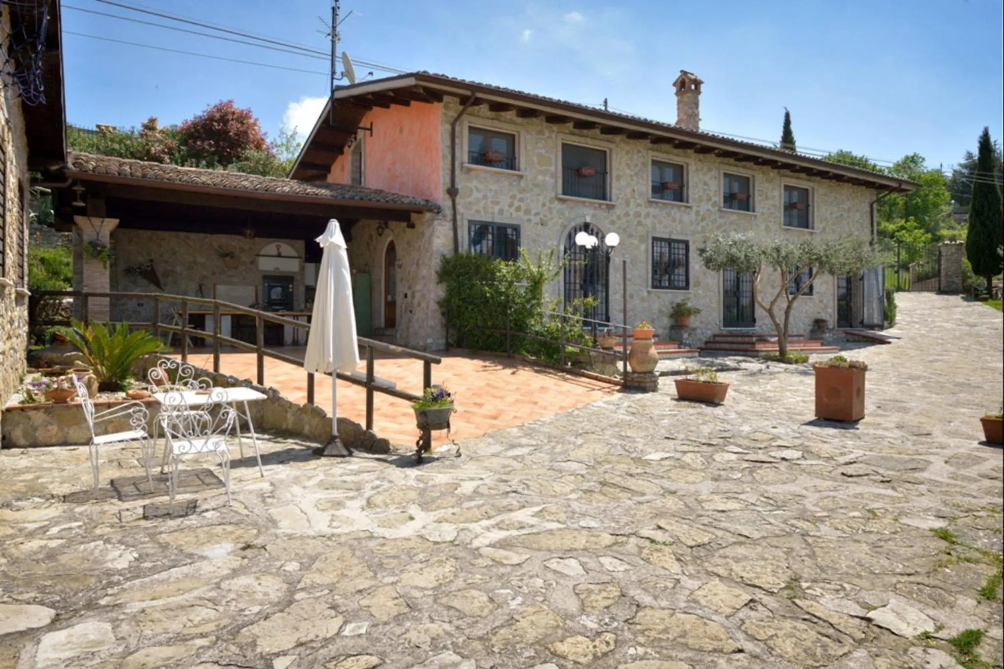 Property building in Il Casale Delle Ginestre