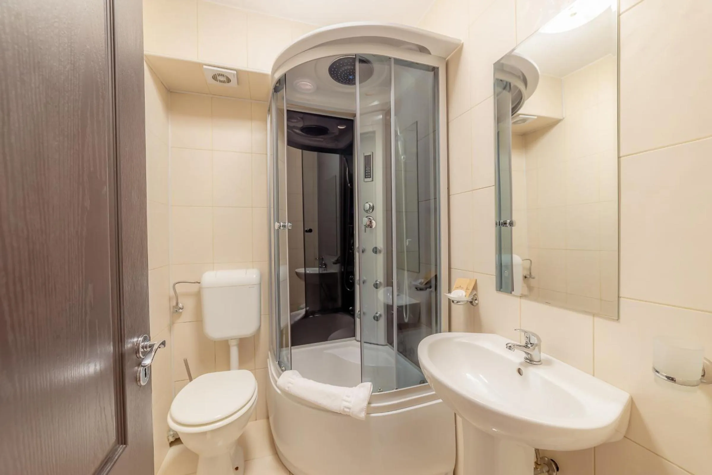 Shower in Pension Cluj