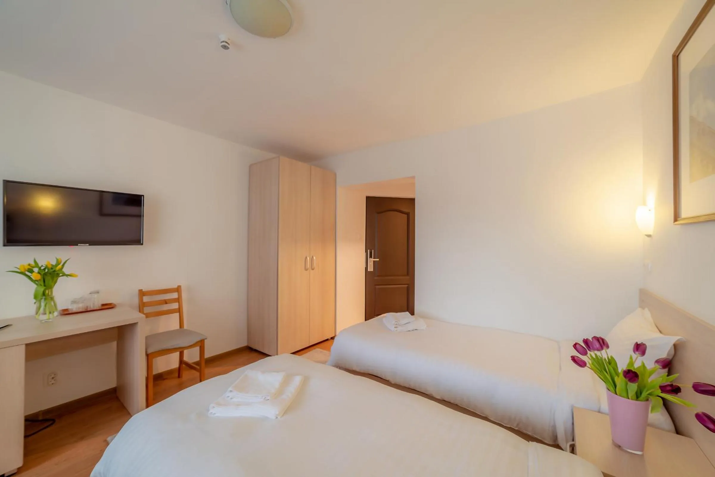 Photo of the whole room, Bed in Pension Cluj