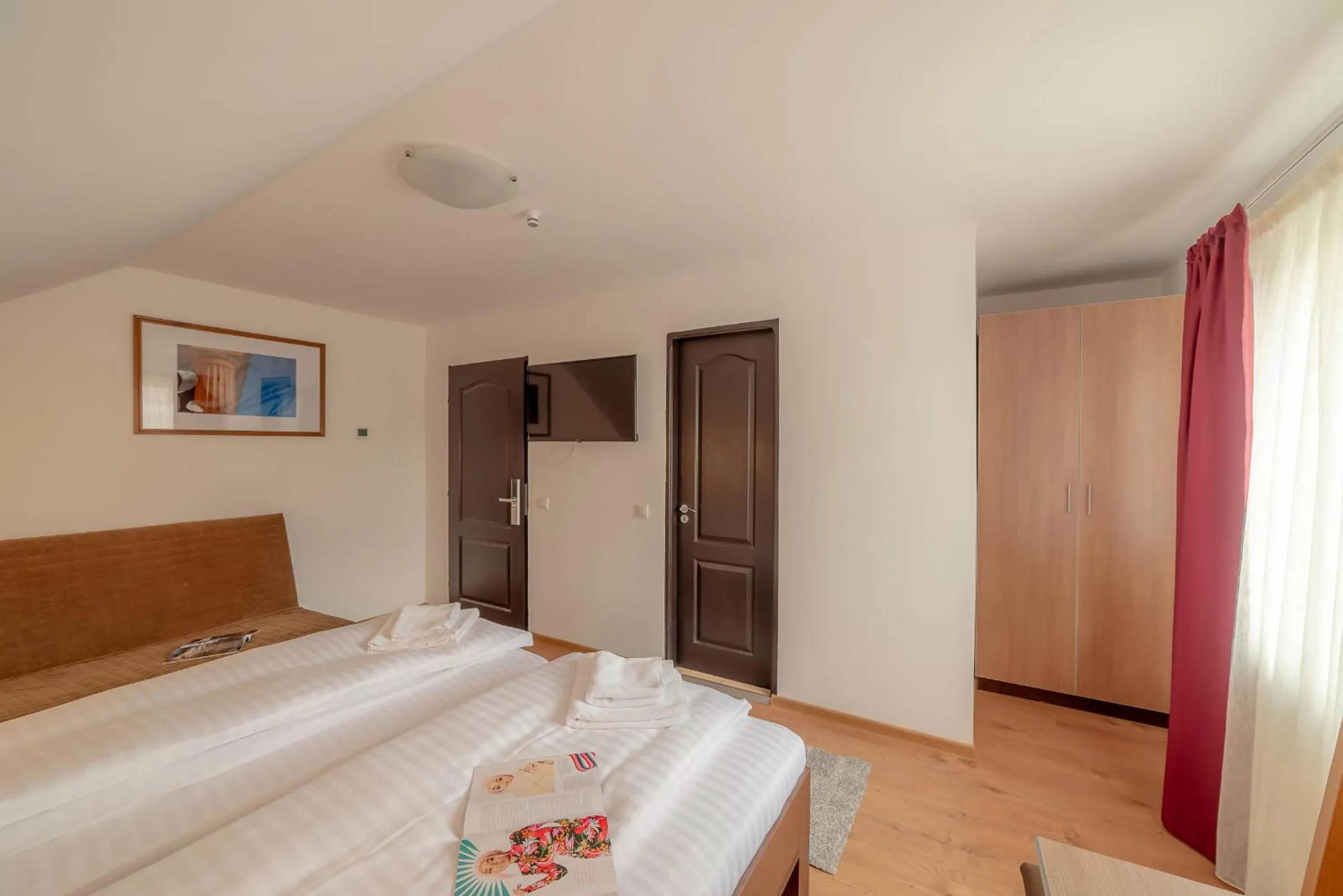 Photo of the whole room, Bed in Pension Cluj