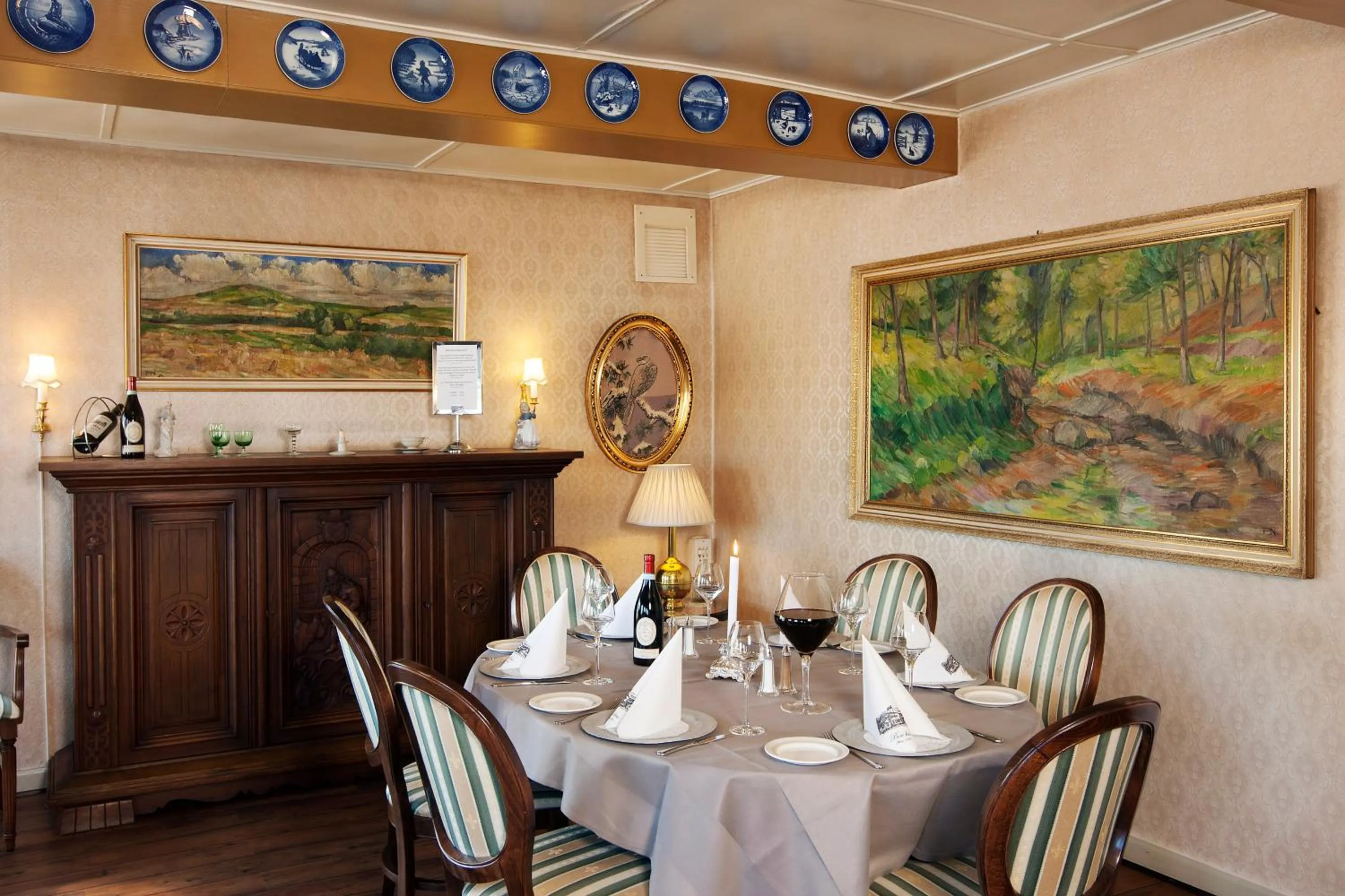 Restaurant/places to eat in Hotel Bov Kro