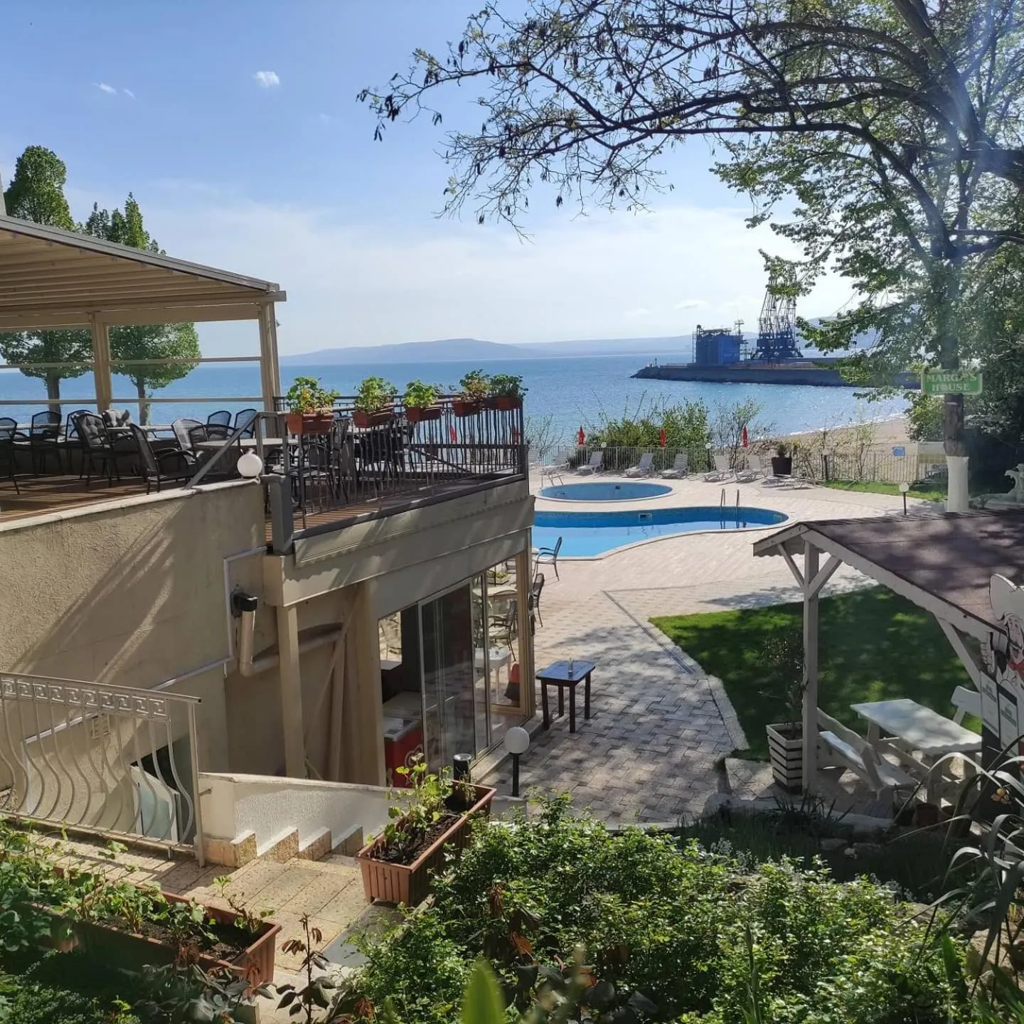 Garden in Helios Hotel