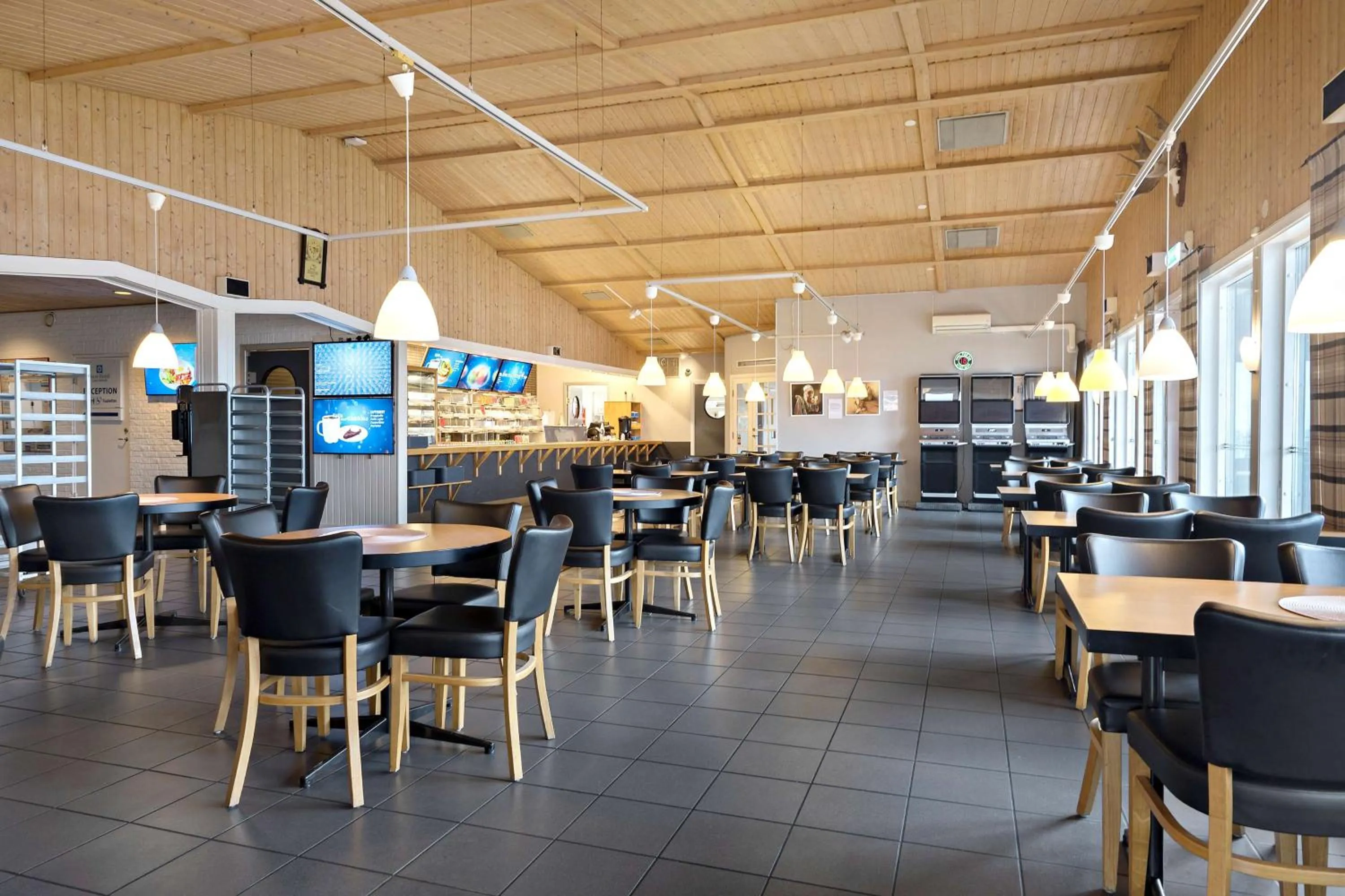 Restaurant/places to eat in Sure Hotel by Best Western Lagan