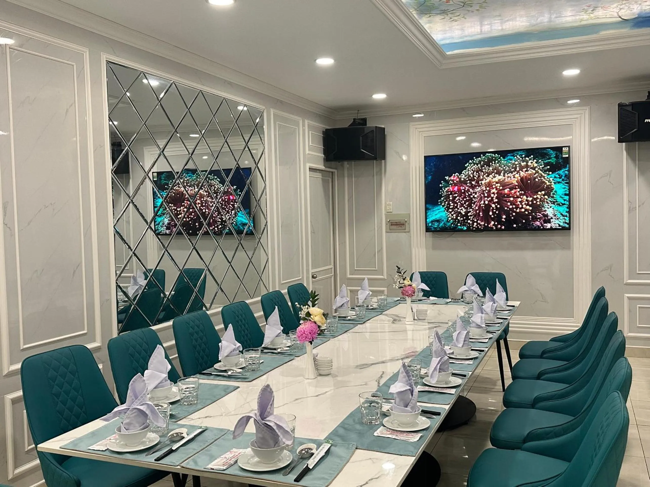 Restaurant/places to eat in Rang Dong Hotel