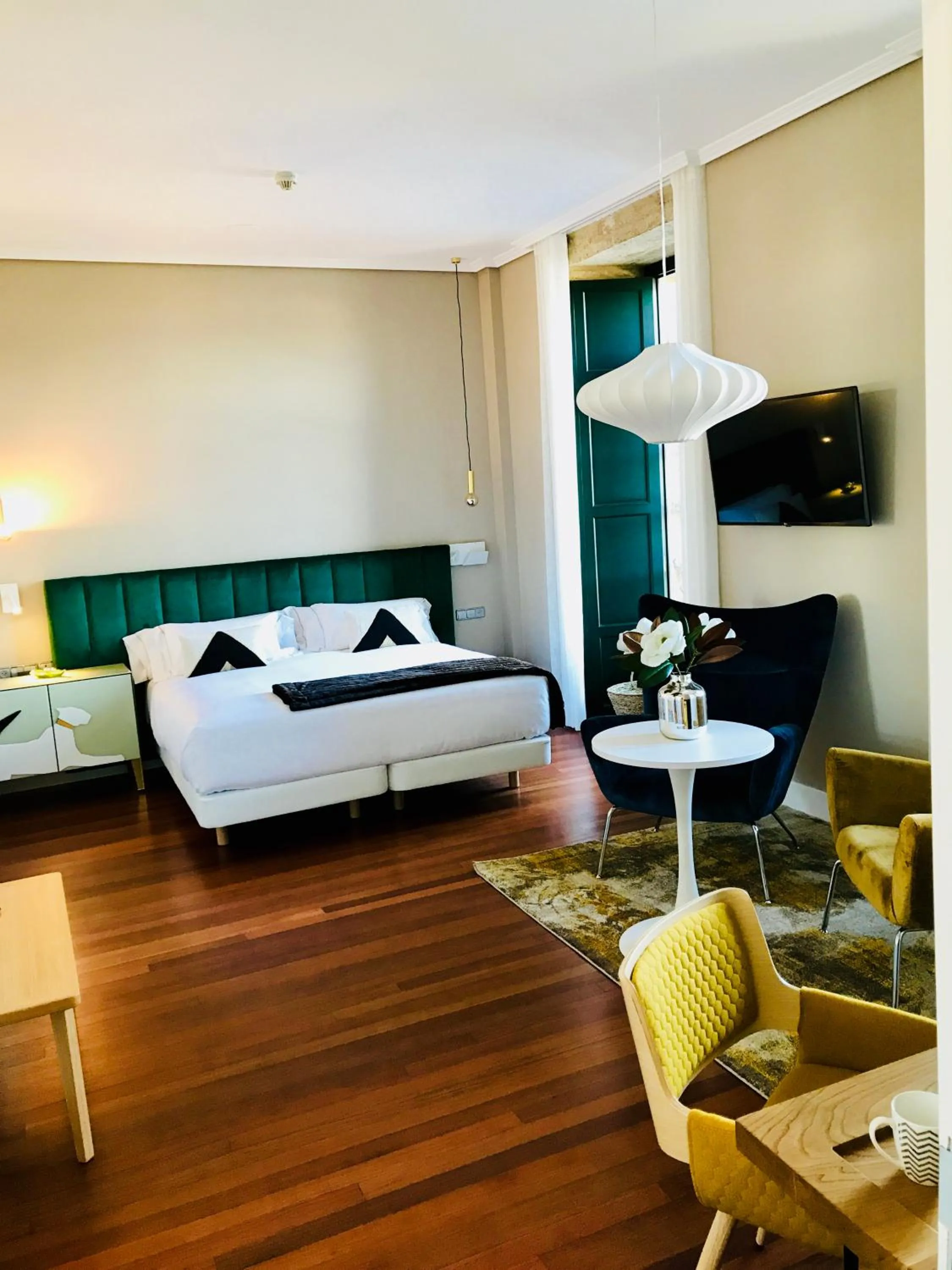 Photo of the whole room, Bed in Pazo de Mendoza