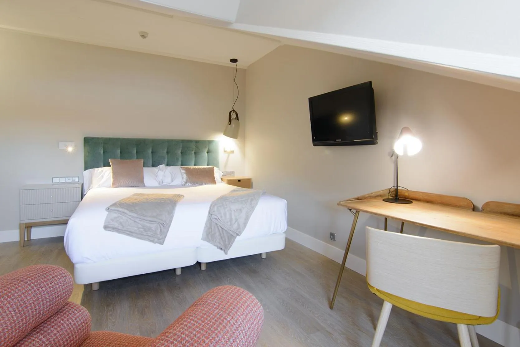 Seating area, Bed in Pazo de Mendoza