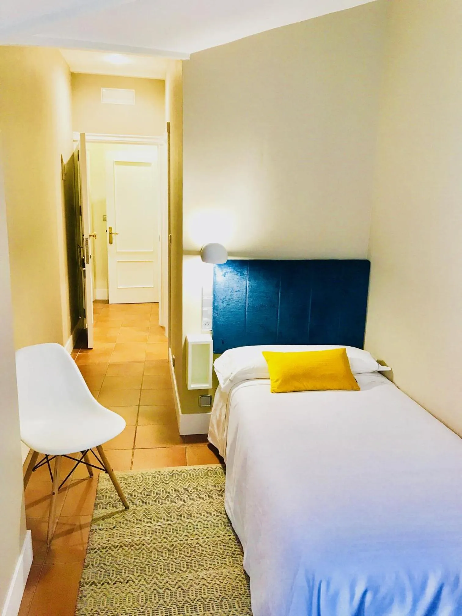 Photo of the whole room, Bed in Pazo de Mendoza