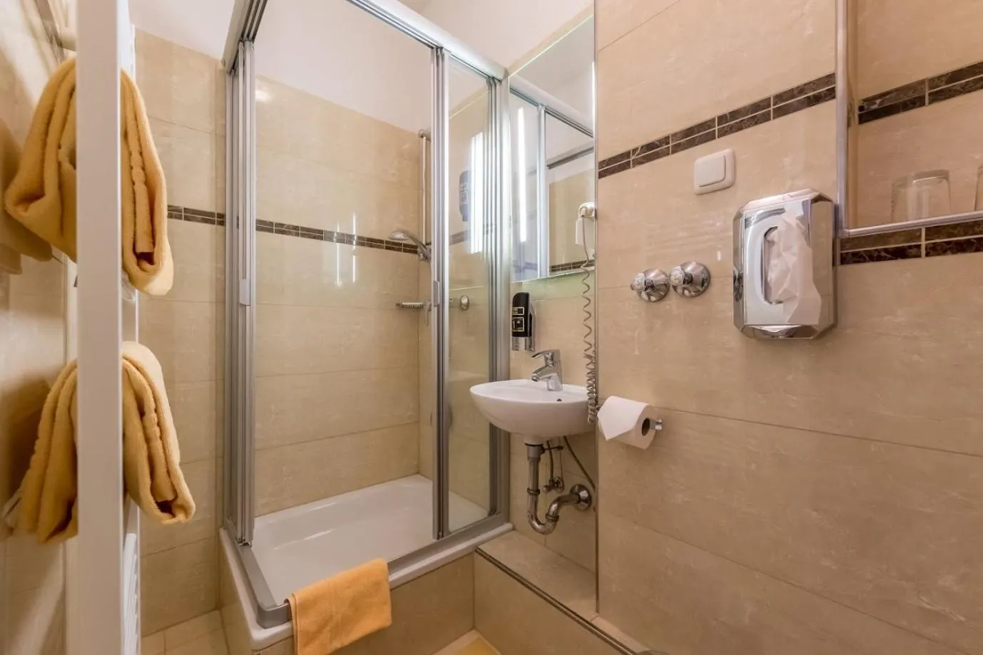 Shower in Hotel Expo Frankfurt City Centre - Self Check-In