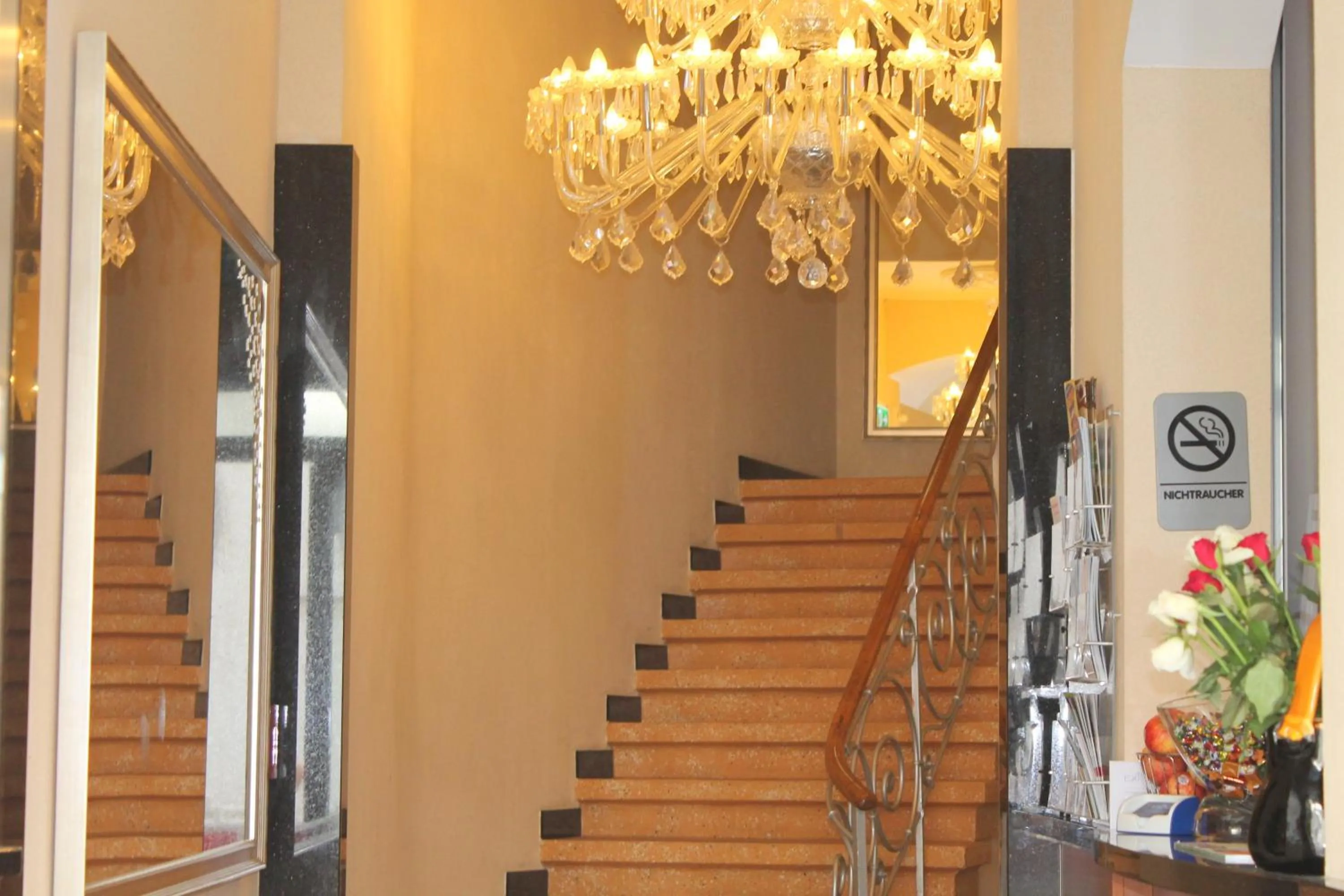 Lobby or reception in Hotel Expo Frankfurt City Centre - Self Check-In